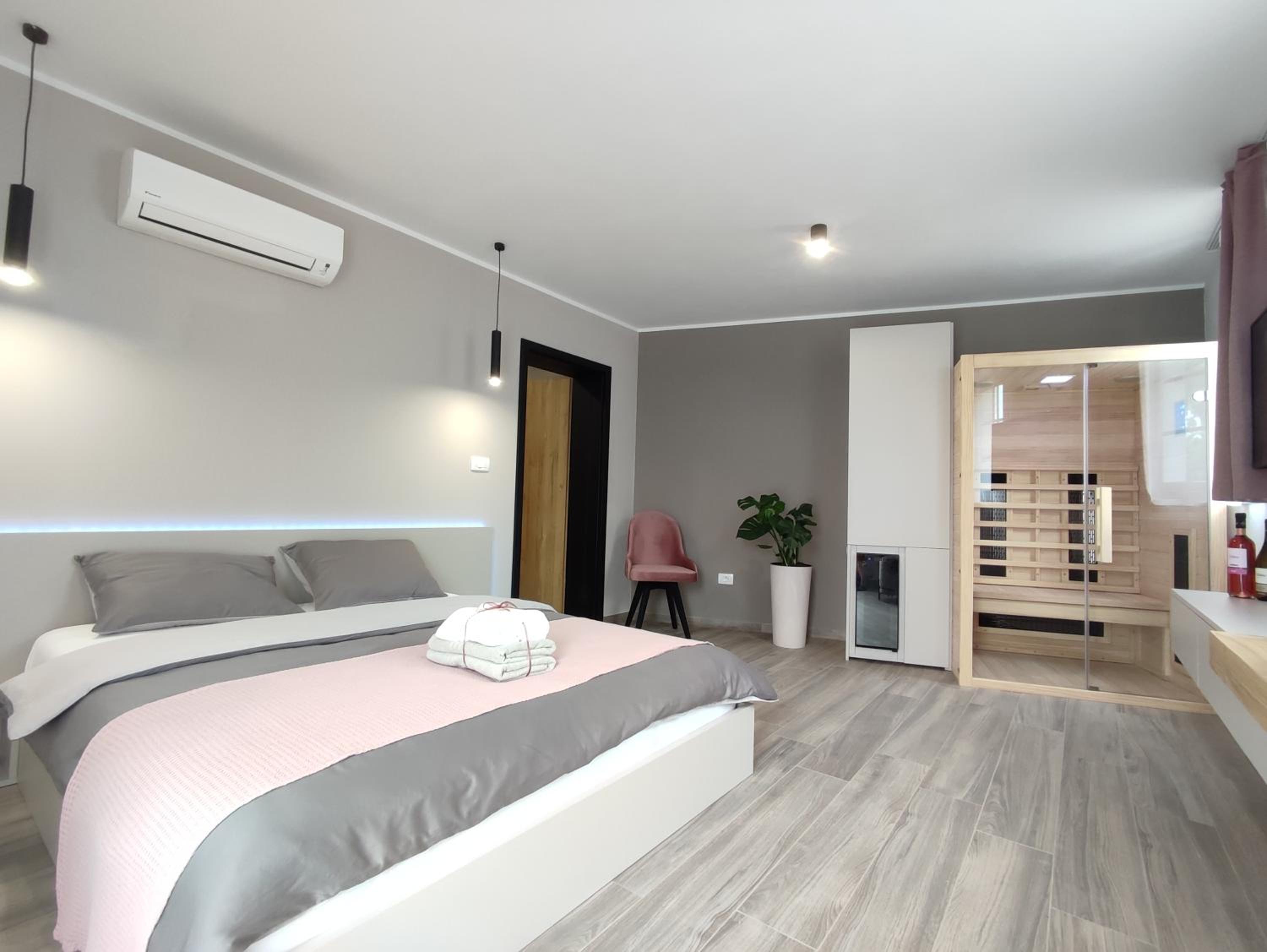 Double Room with Terrace and Private Sauna - Photo 2