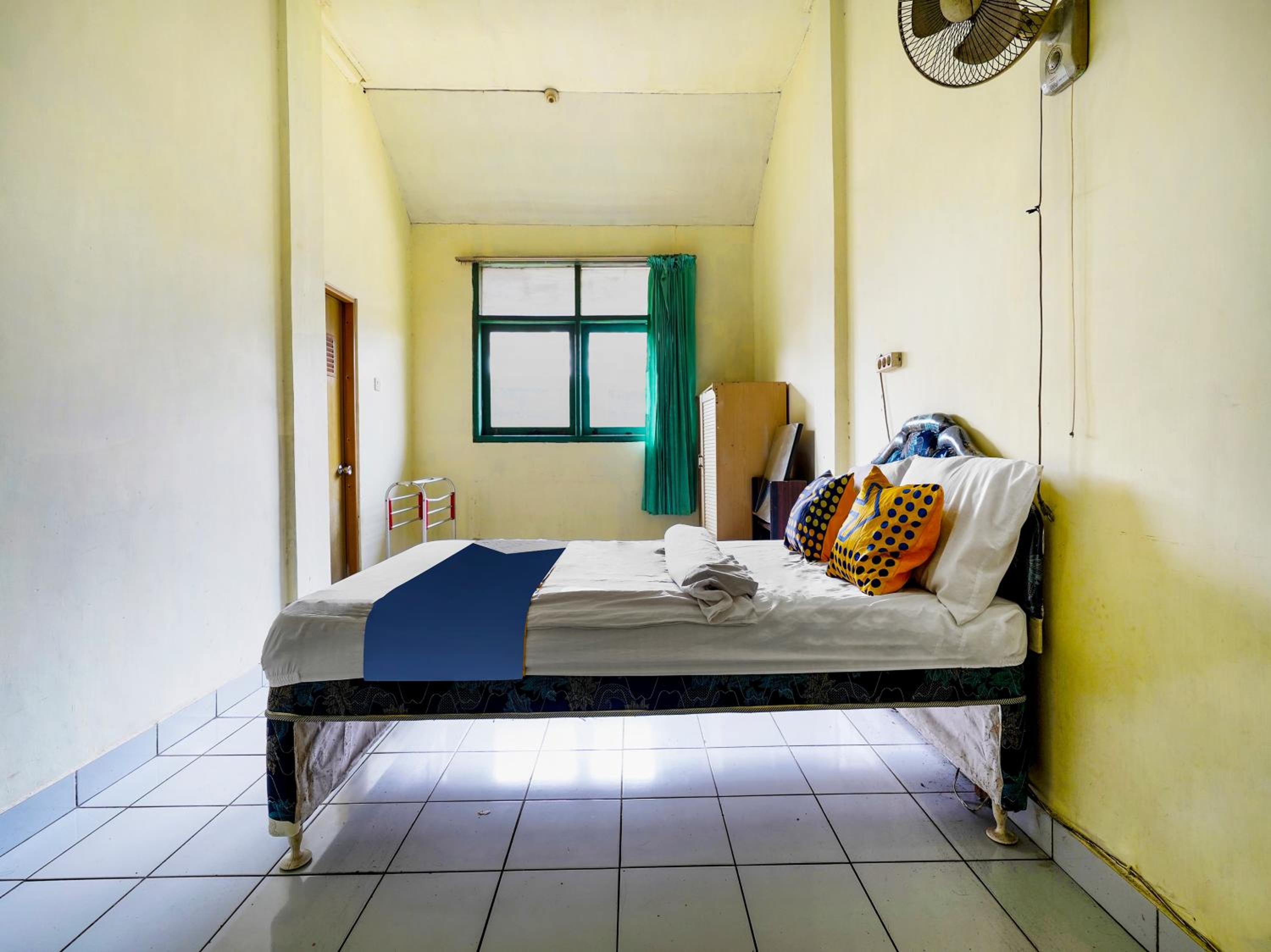 Budget Double Room photo 2
