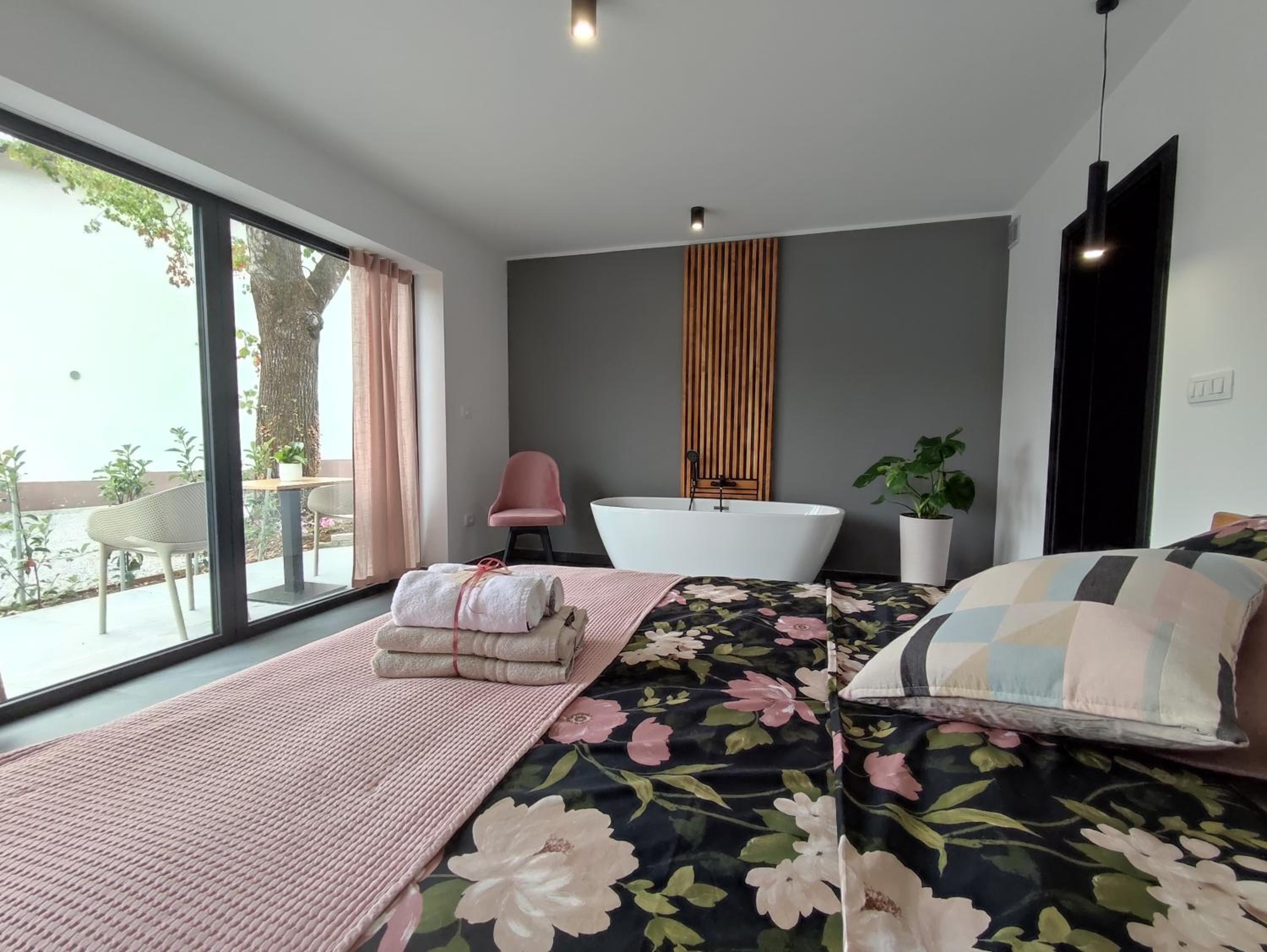 Deluxe Double Room with Bath and Sauna - Photo 1