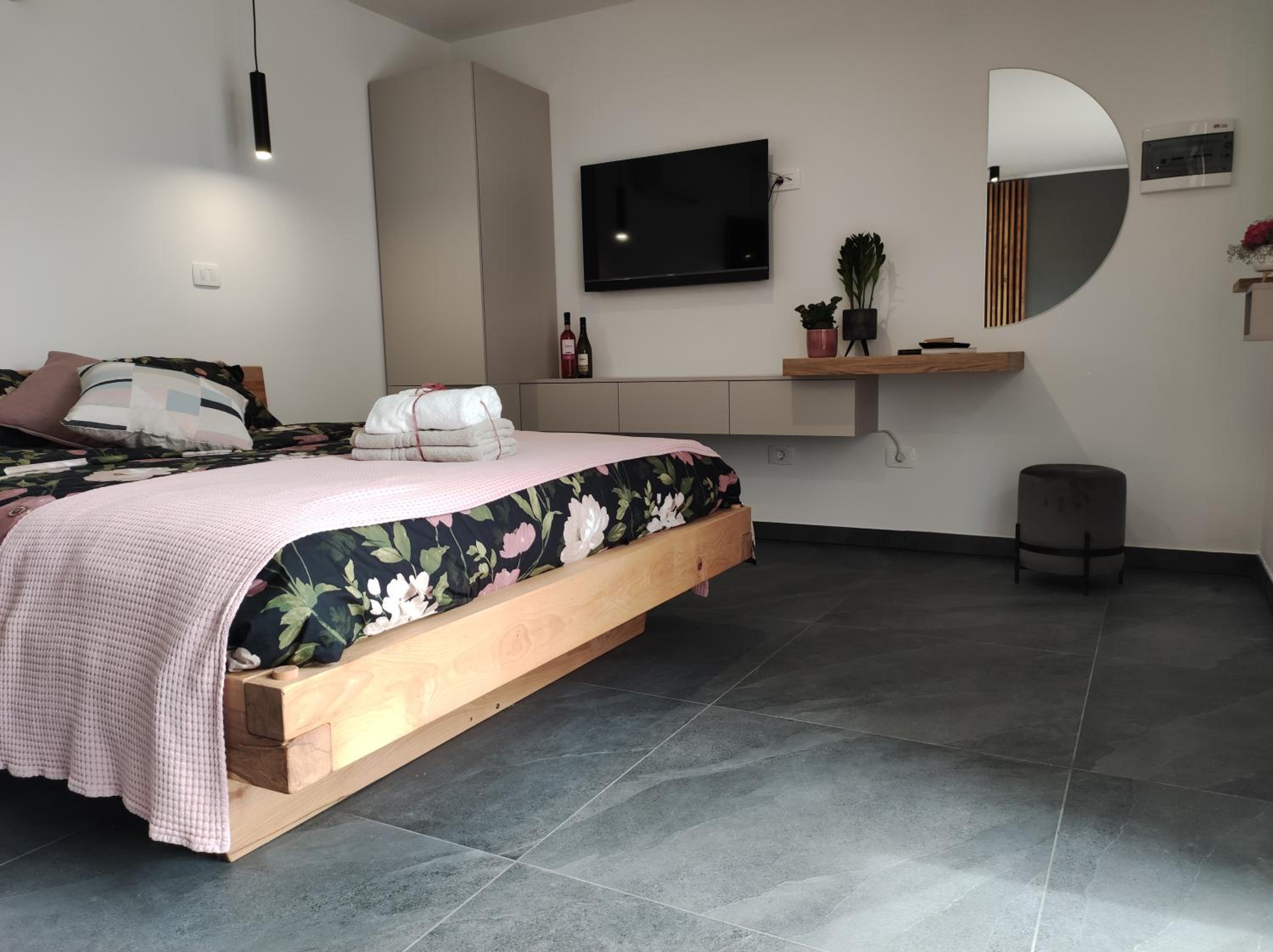 Deluxe Double Room with Bath and Sauna - Photo 4