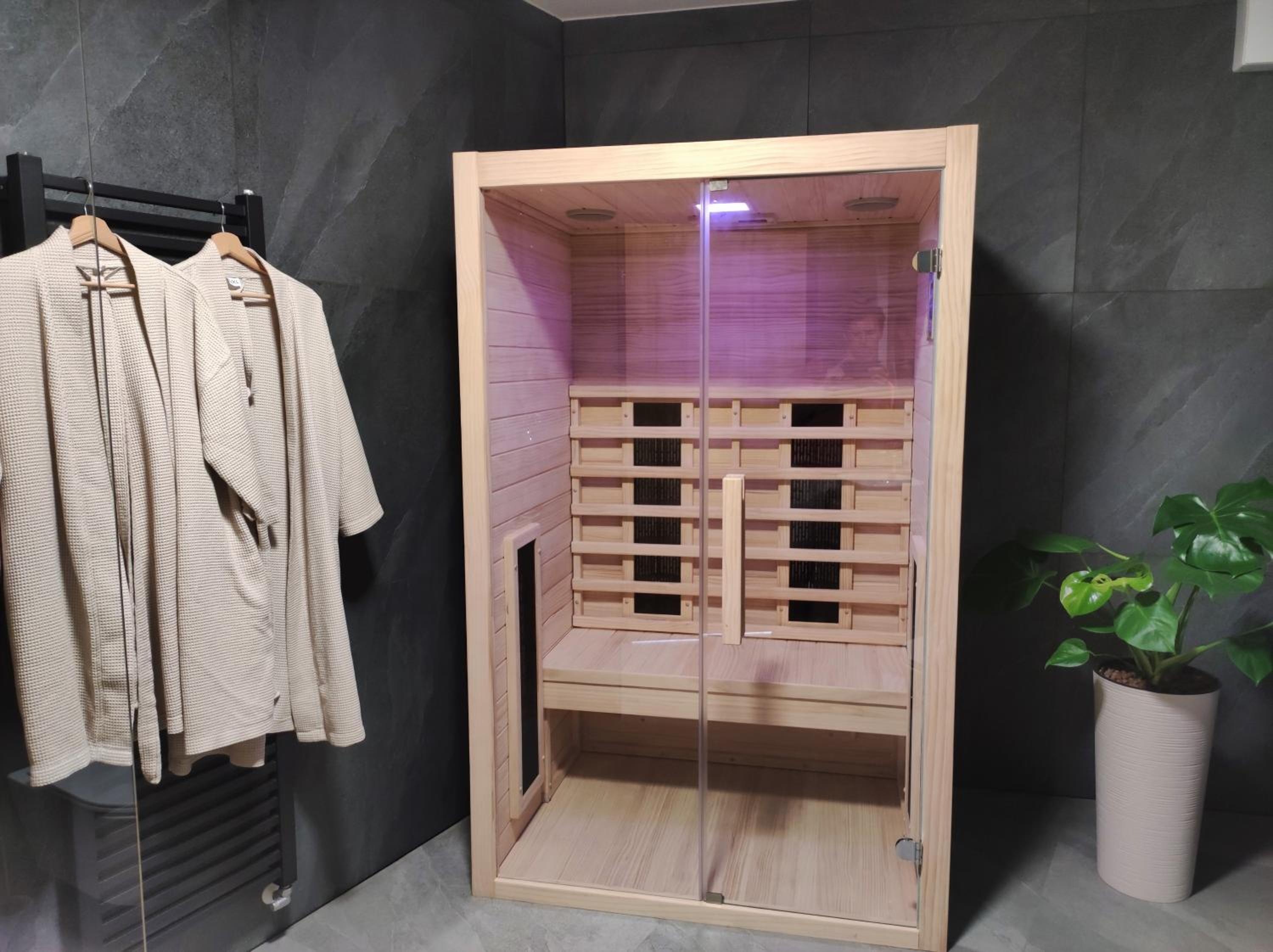 Deluxe Double Room with Bath and Sauna - Photo 8