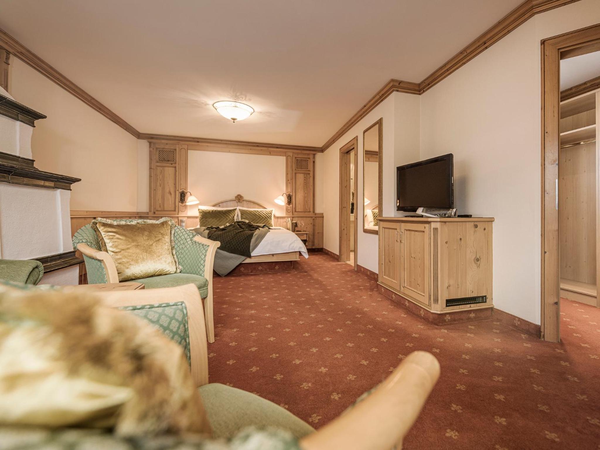 Deluxe Double Room with Balcony - Photo 3