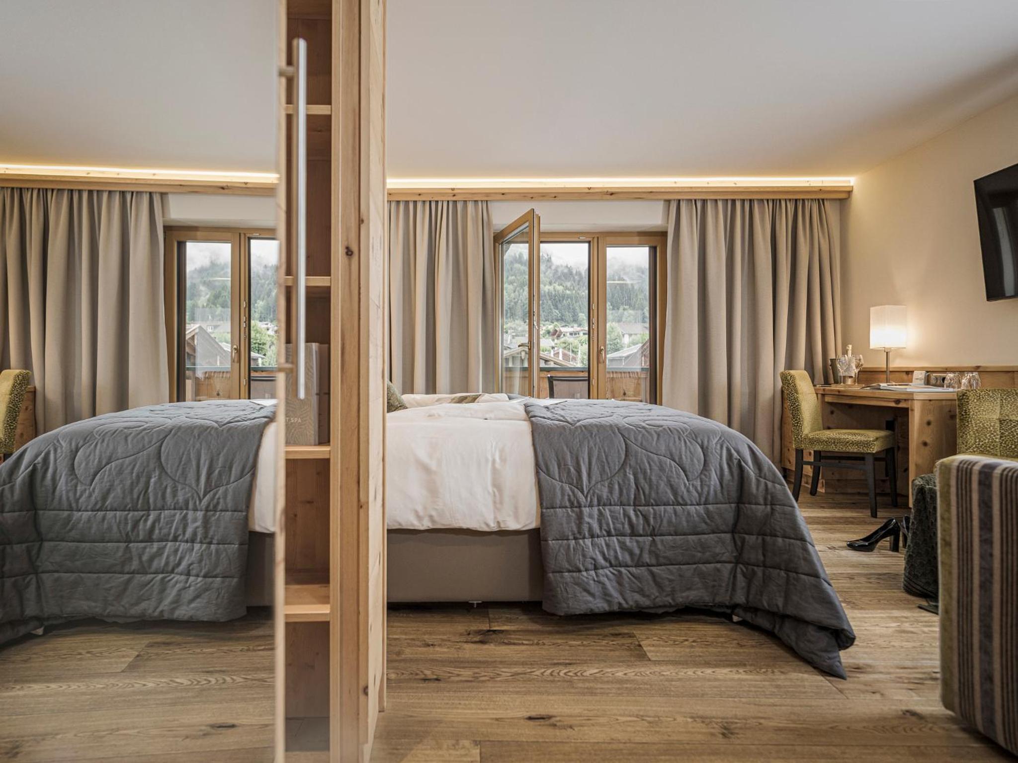 Deluxe Double Room with Shower - Photo 2
