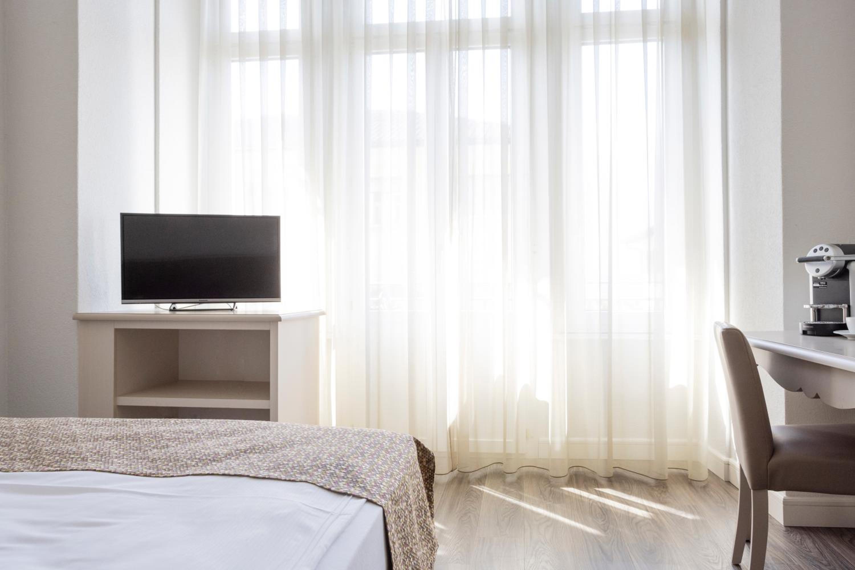 Standard Double or Twin Room - Photo 1