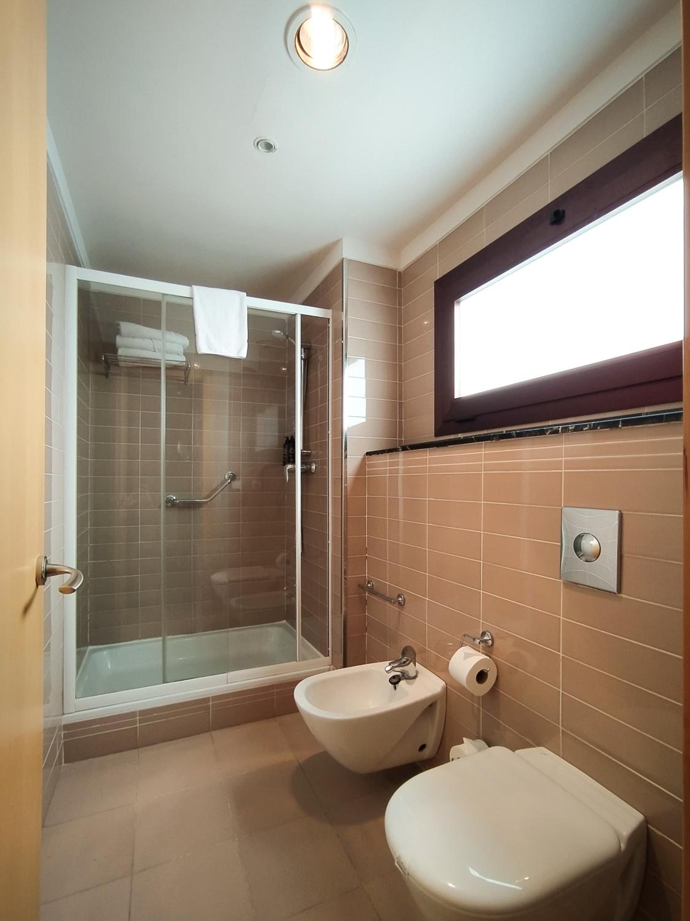 Family Suite (1 Adult) - Photo 4