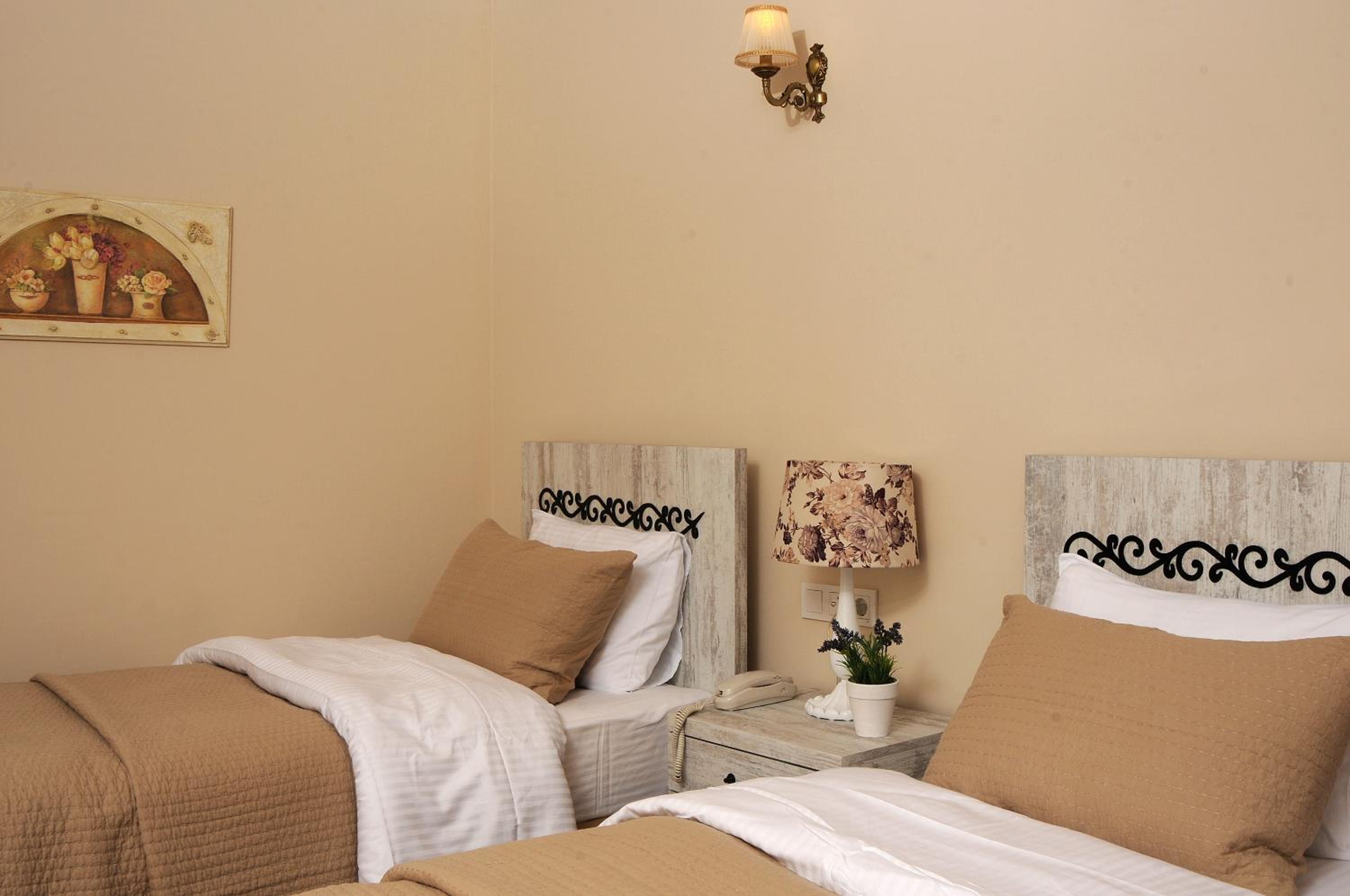 Standard Twin Room - Photo 7