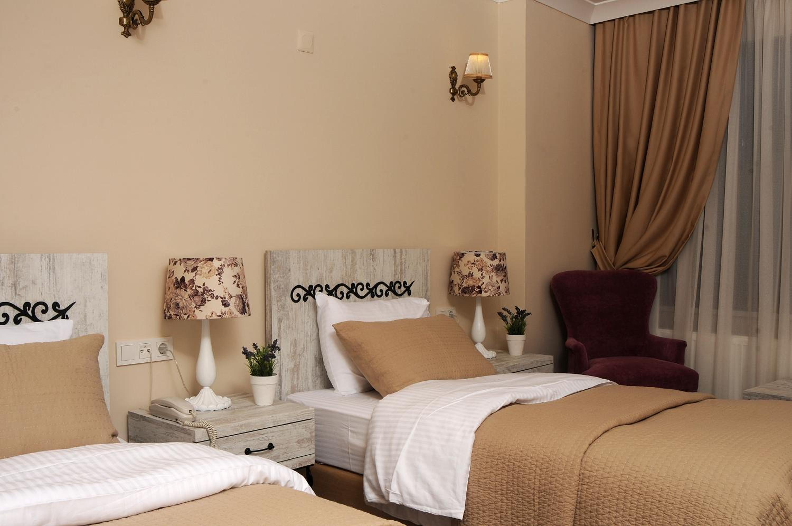 Standard Twin Room - Photo 9