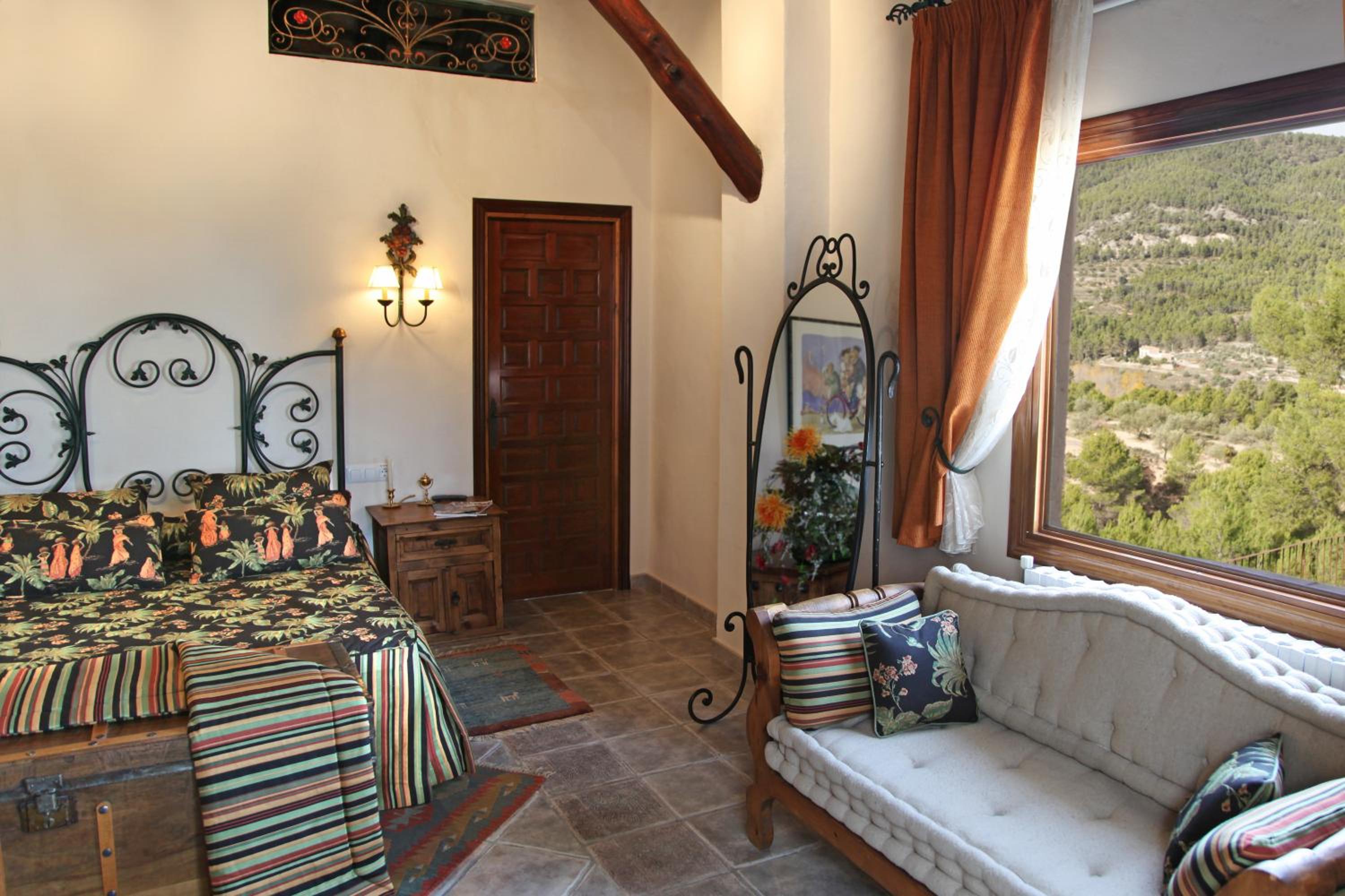 Deluxe Queen Room photo 2