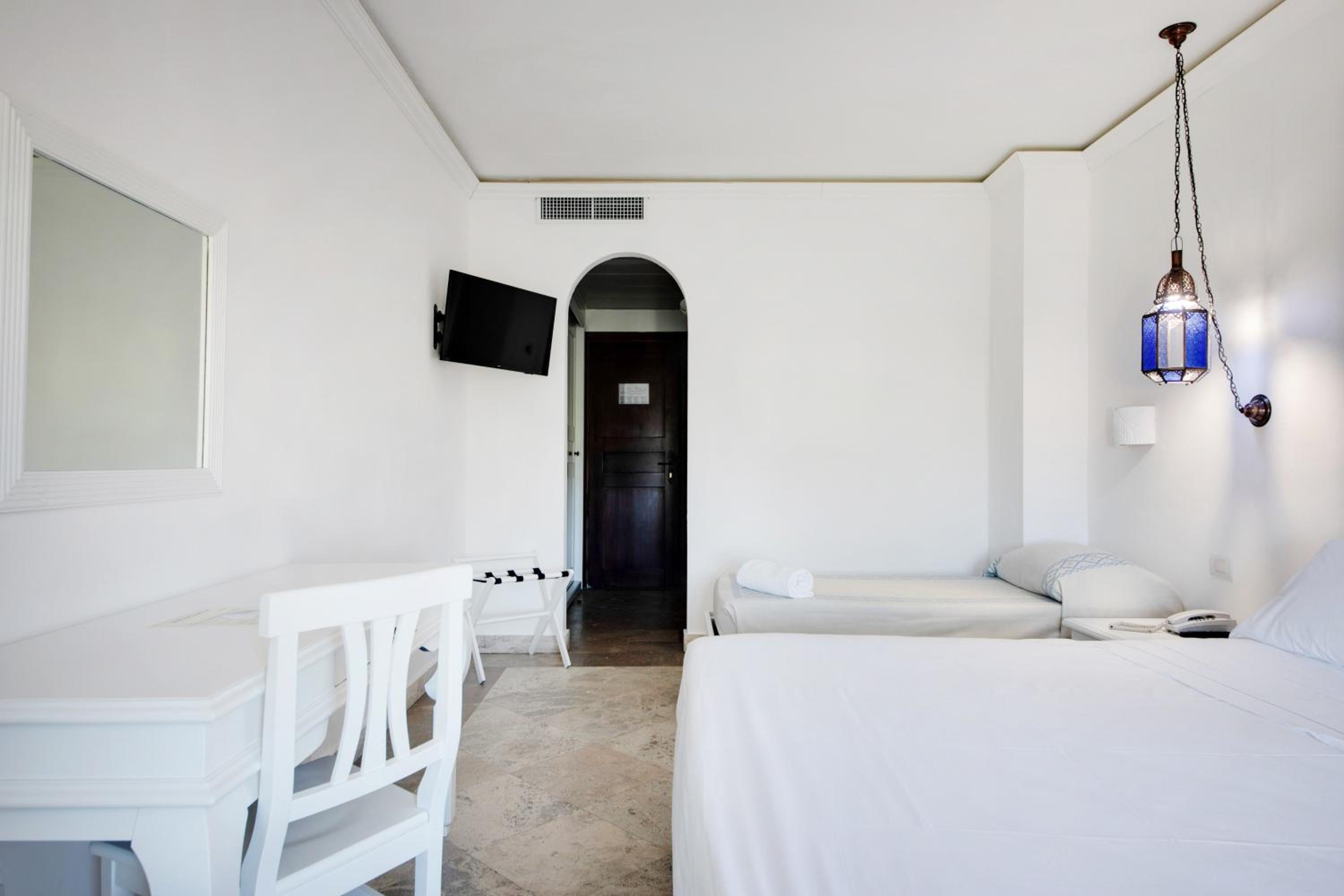 Classic Triple Room - Photo 4