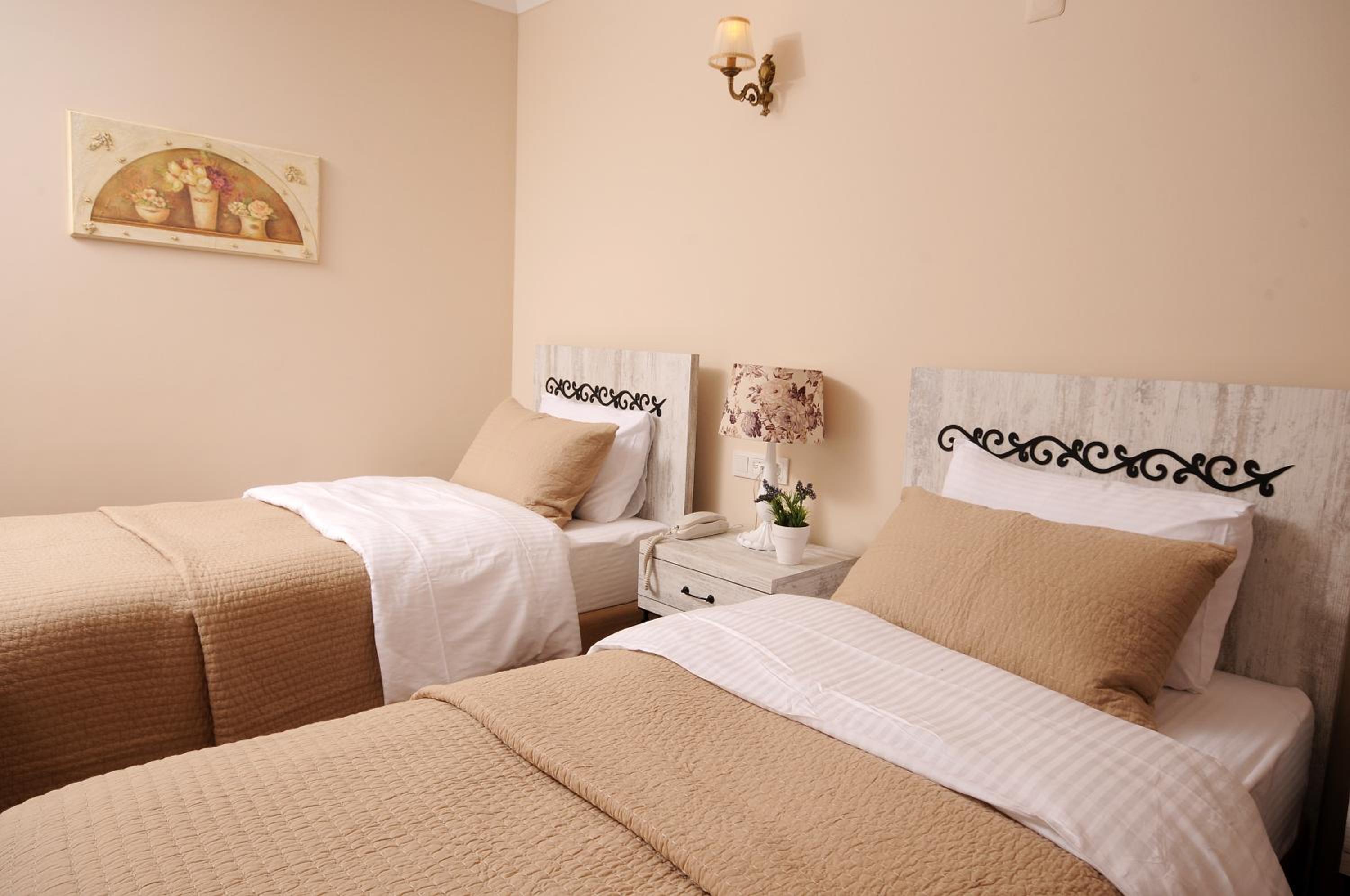 Standard Twin Room - Photo 1