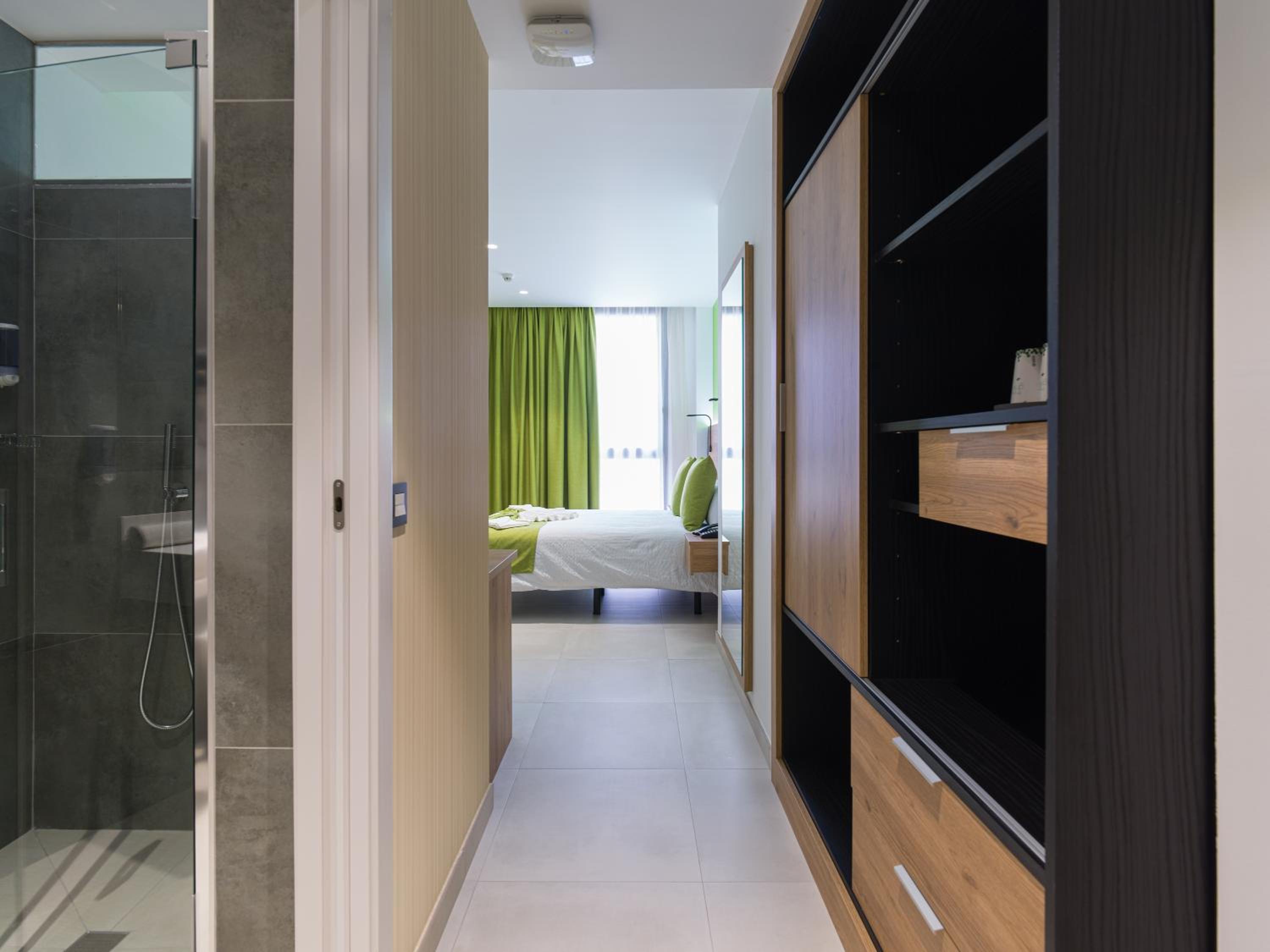 Standard Double Room - Photo 8