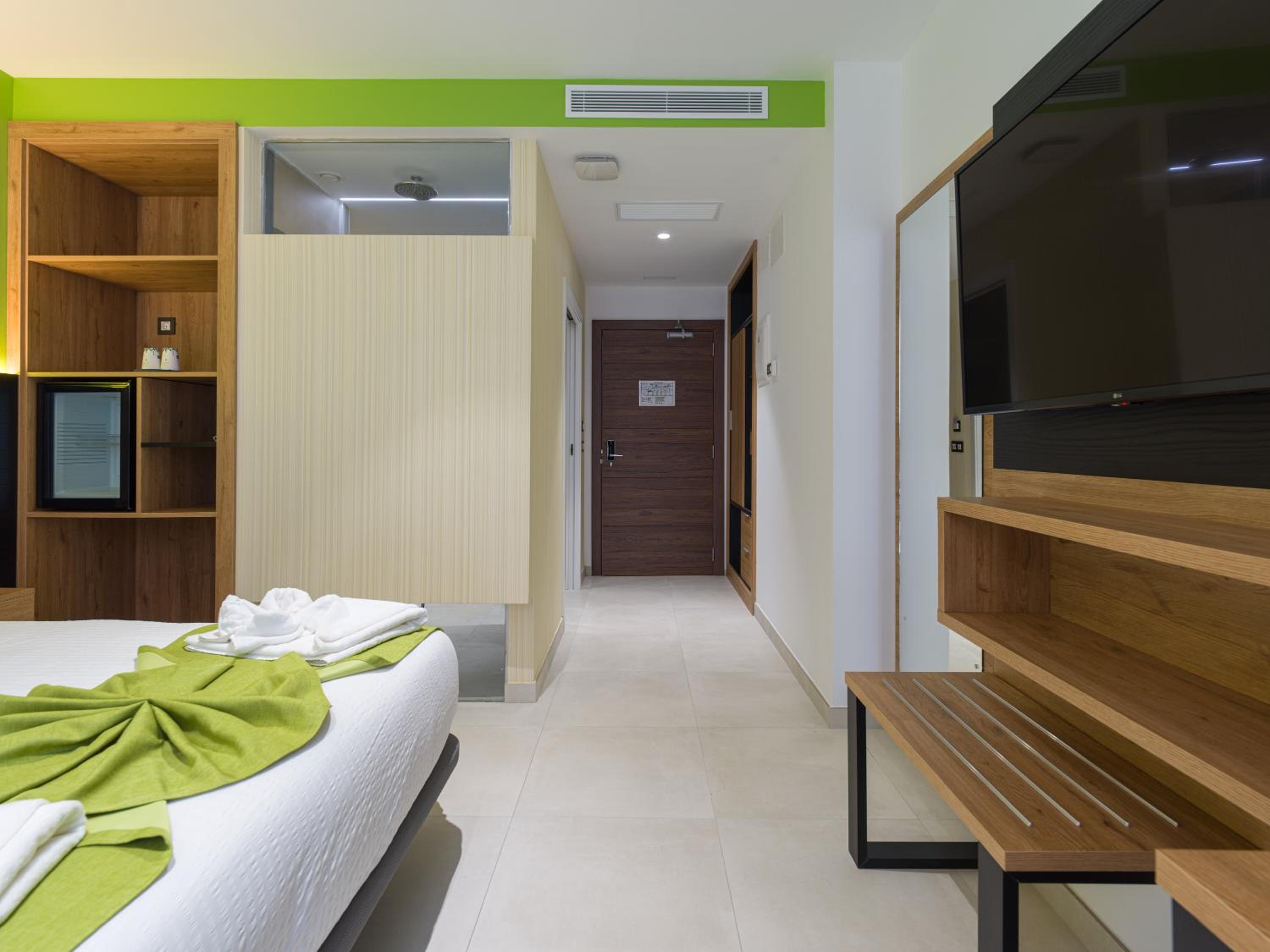 Standard Double Room - Photo 9