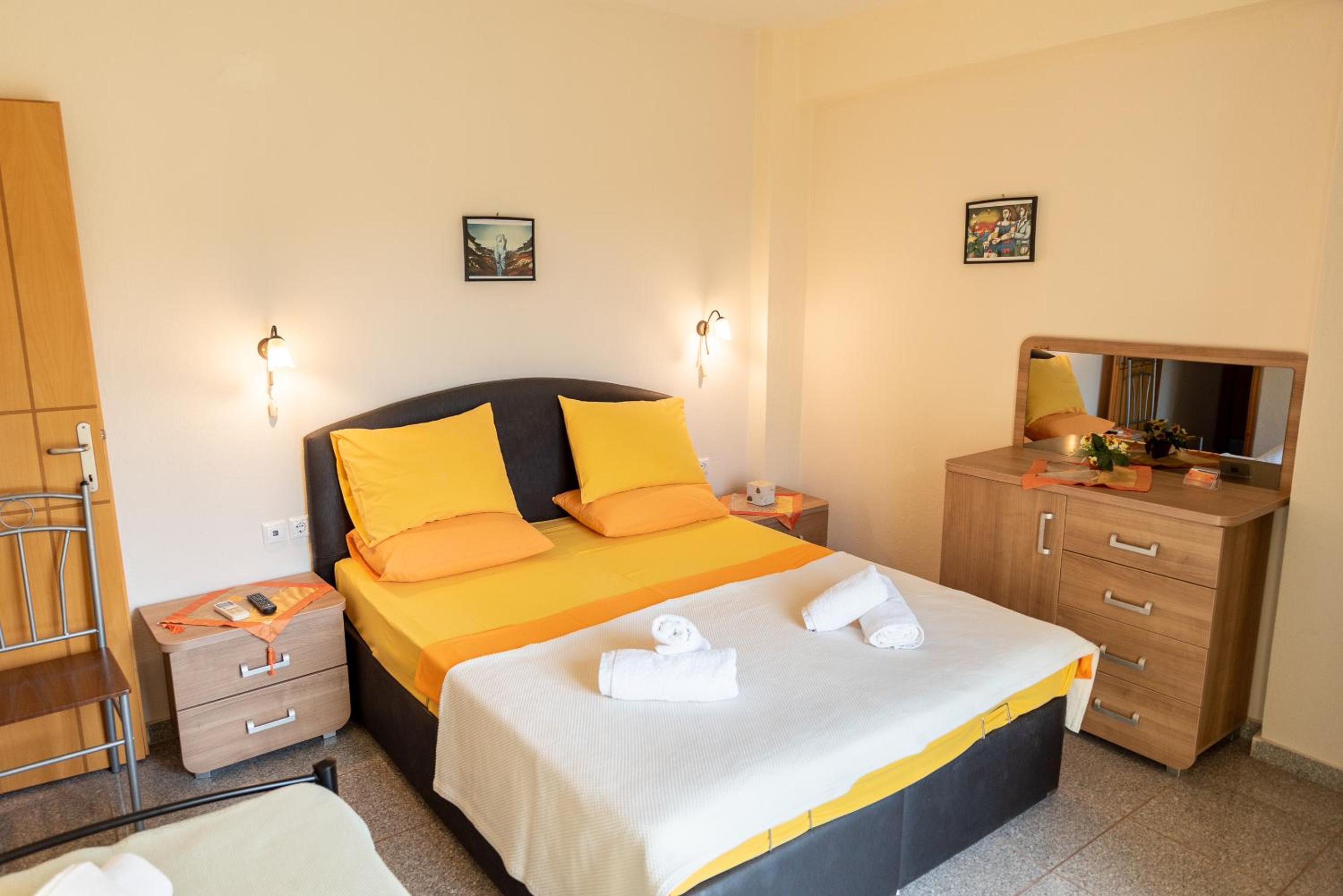 Classic Quadruple Room - Photo 7
