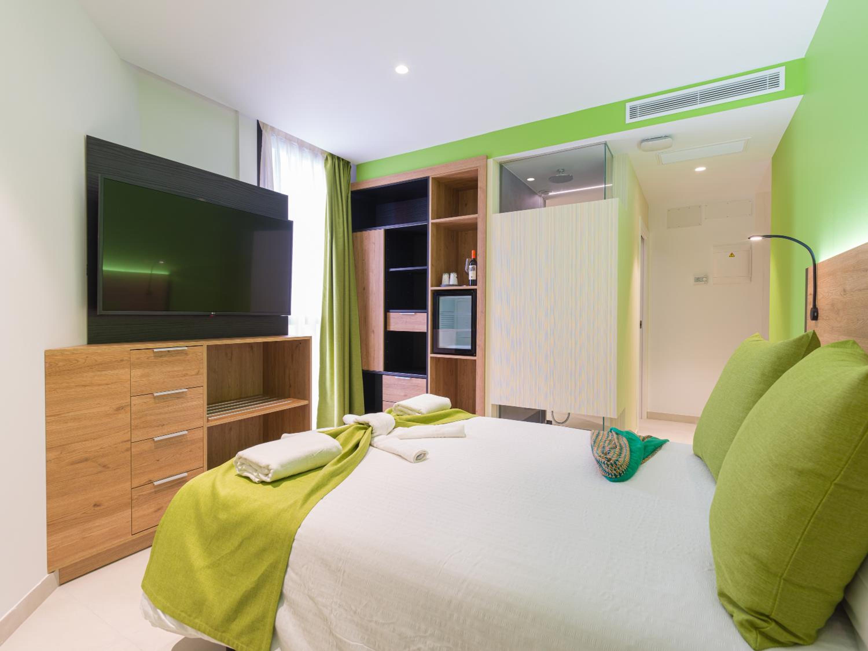 Standard Double Room - Photo 14