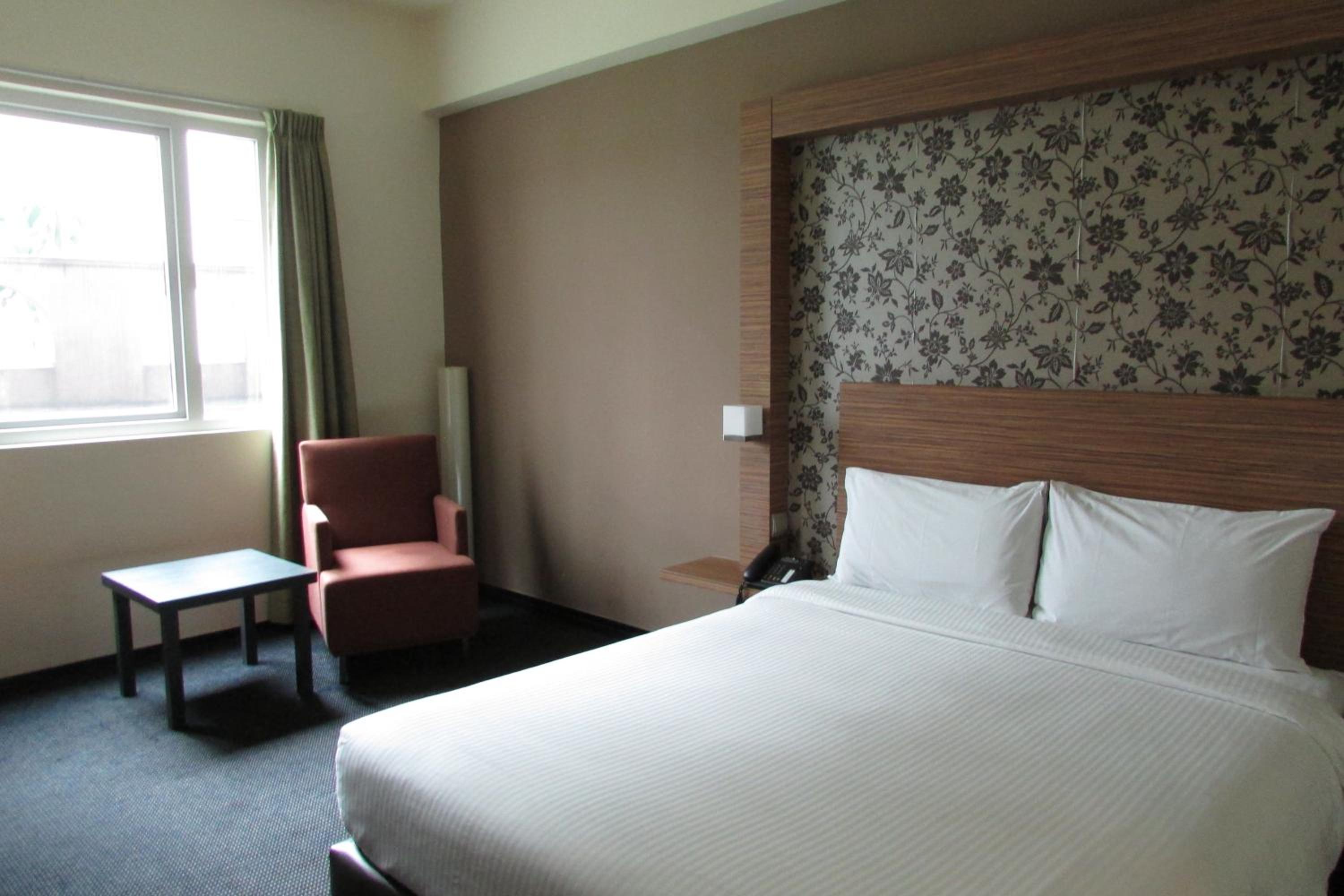 Day Use - Deluxe Double Room from 12pm to 6pm (6hours) photo 2