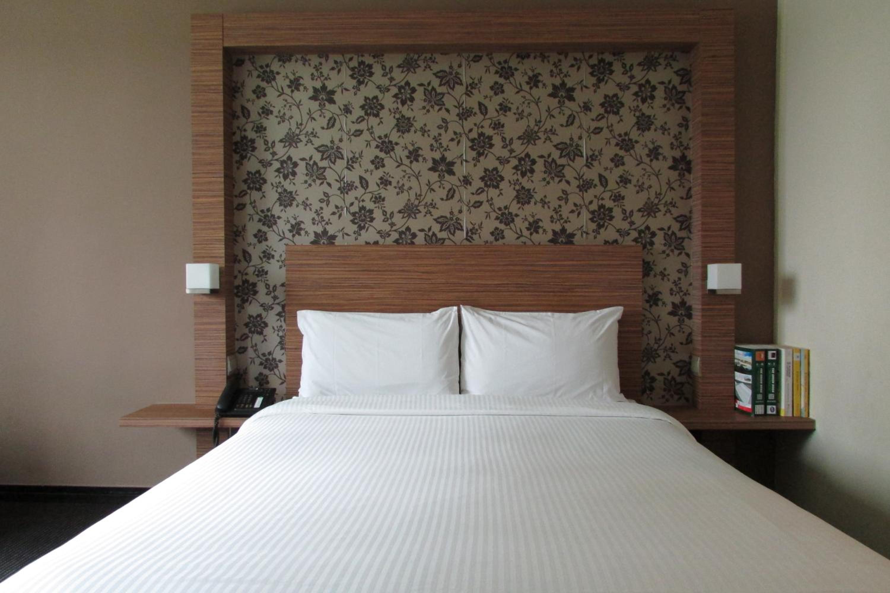 Day Use - Deluxe Double Room from 12pm to 6pm (6hours) photo 3