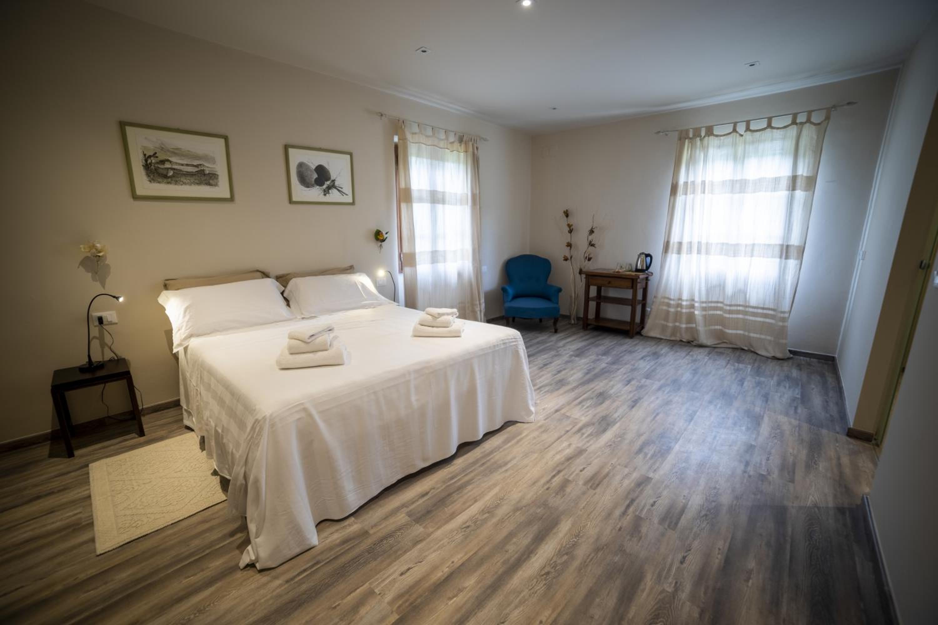 Junior Suite with Pool View photo 1