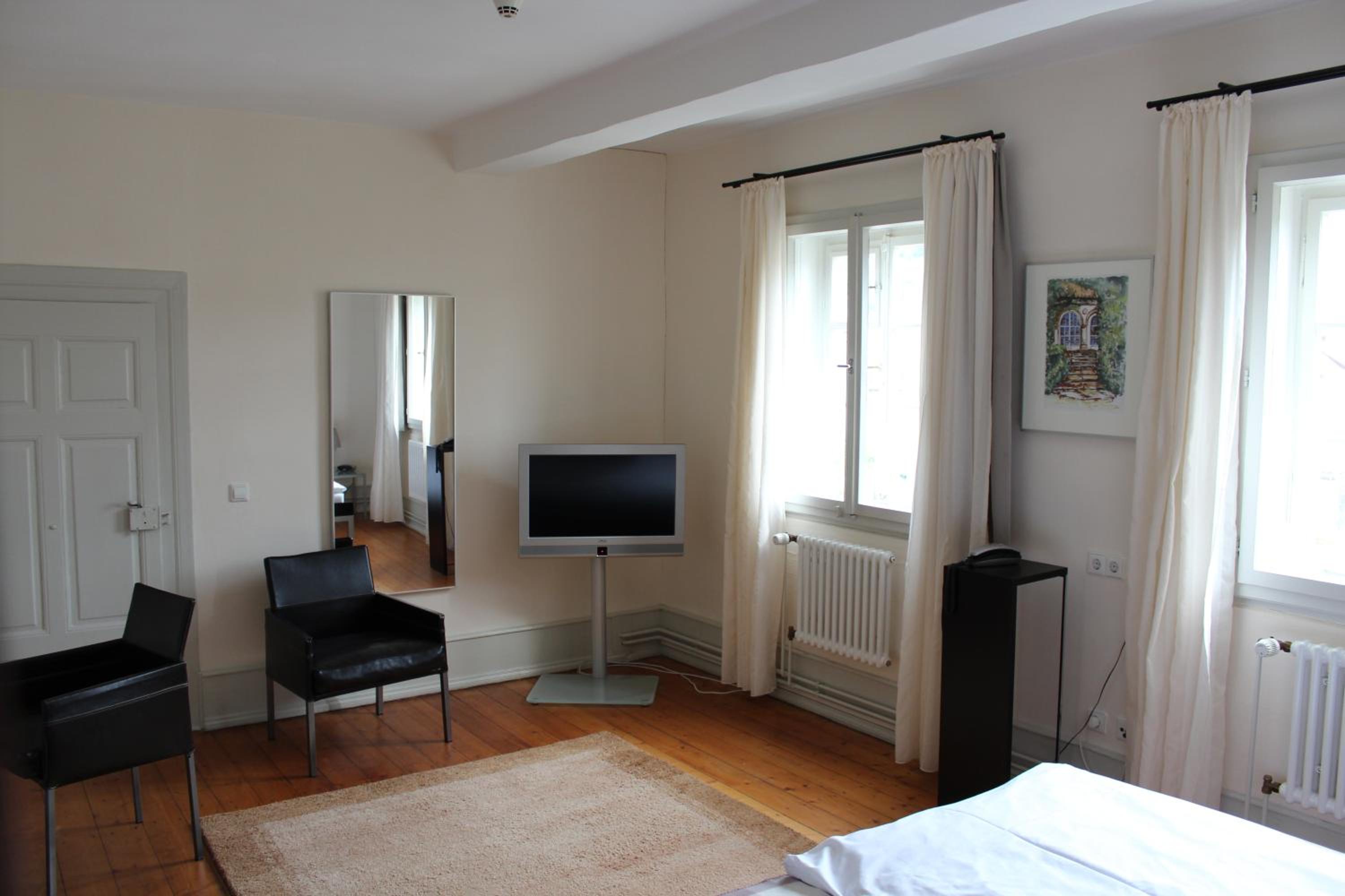 Double or Twin Room - Photo 3