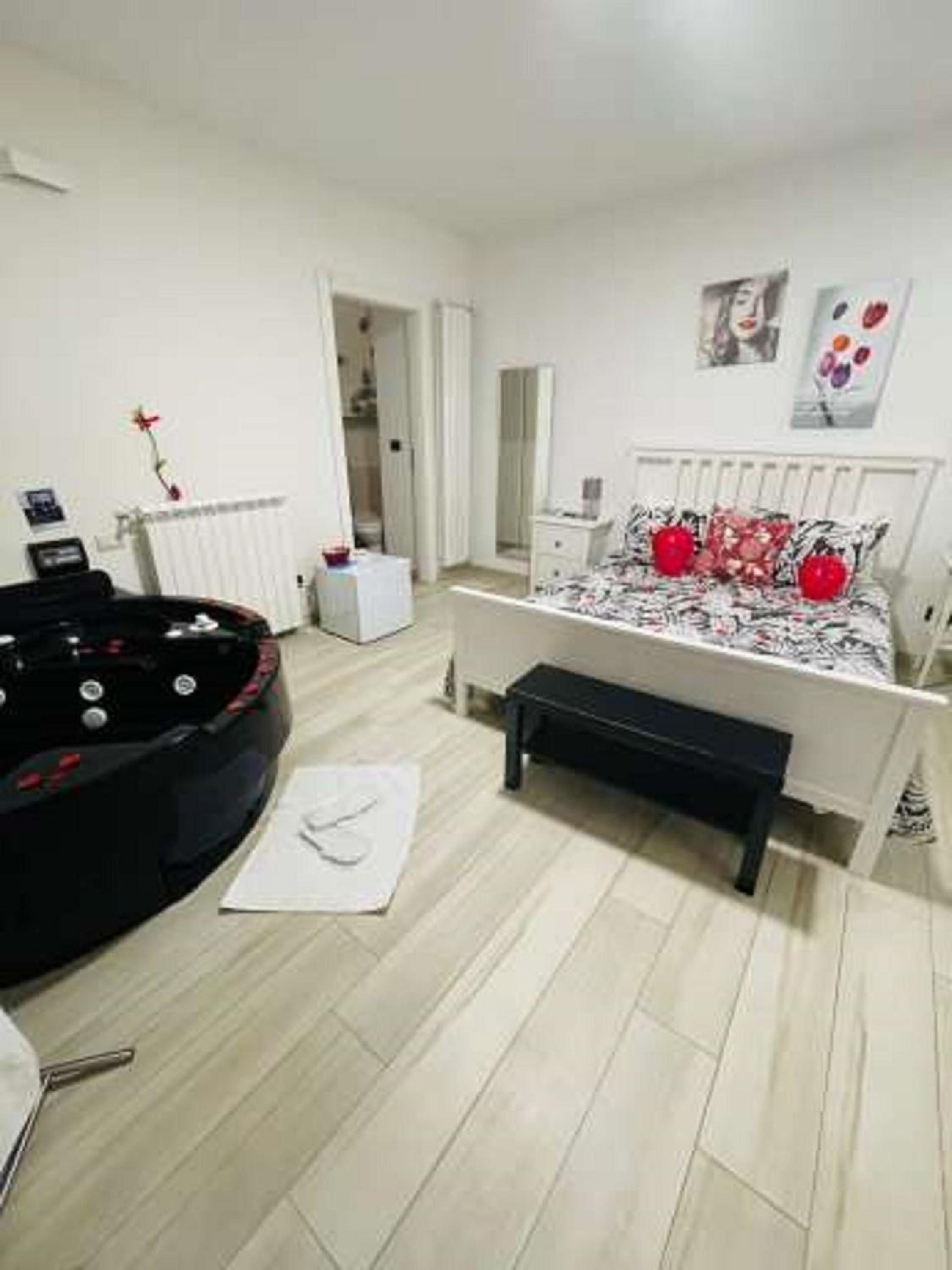 Junior Suite with jacuzzi - Photo 6