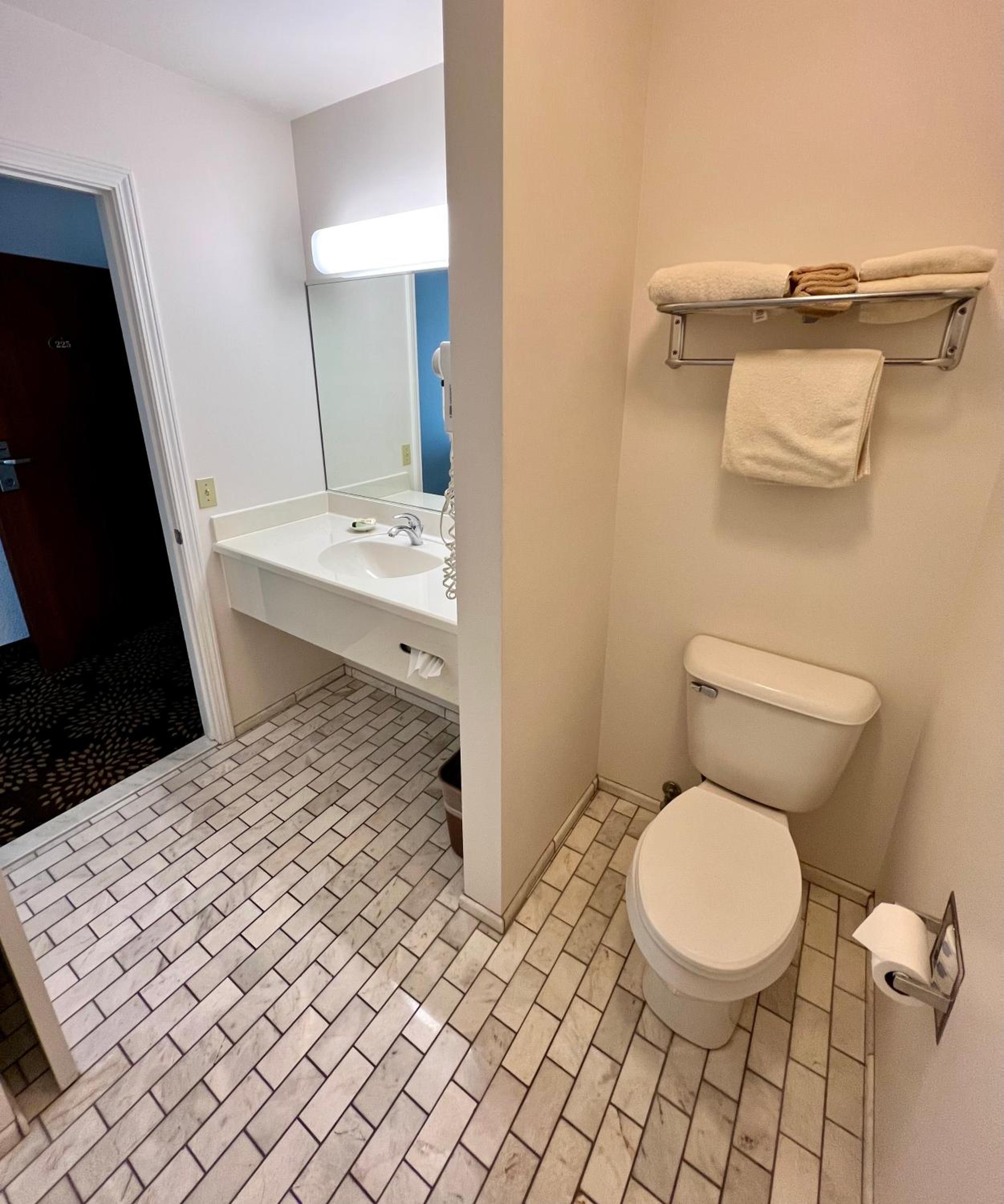 Deluxe King Room photo 2
