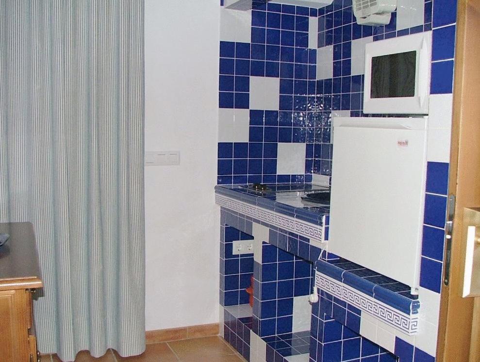 Studio (2 Adults) - Photo 2