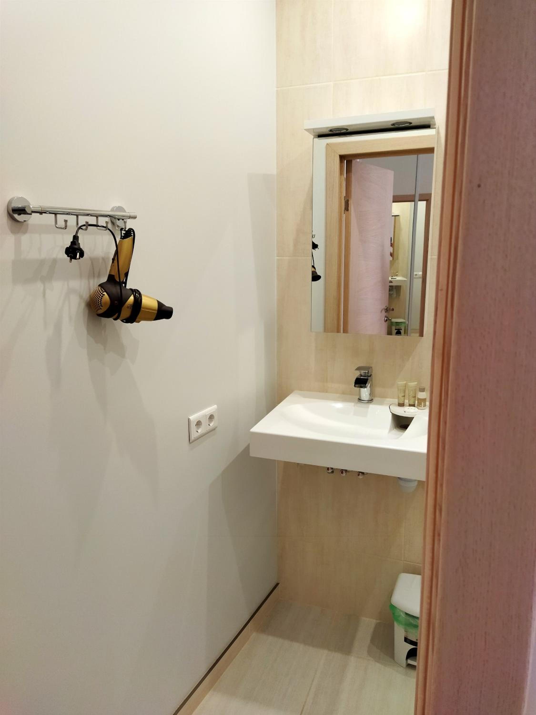 One-Bedroom Apartment - Photo 14