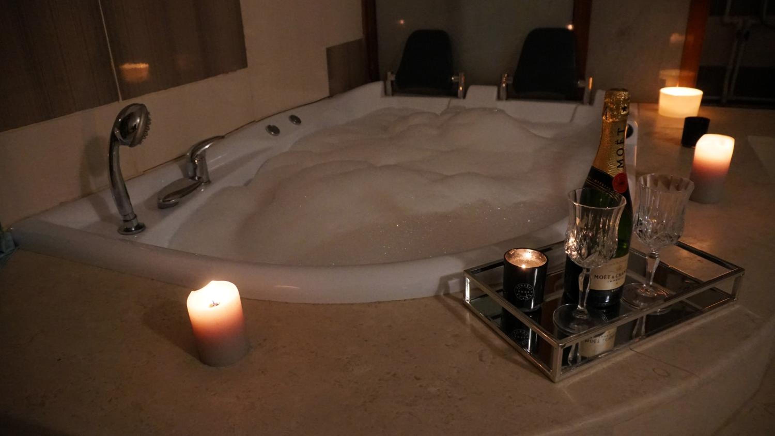 King Room with Spa Bath - Photo 11