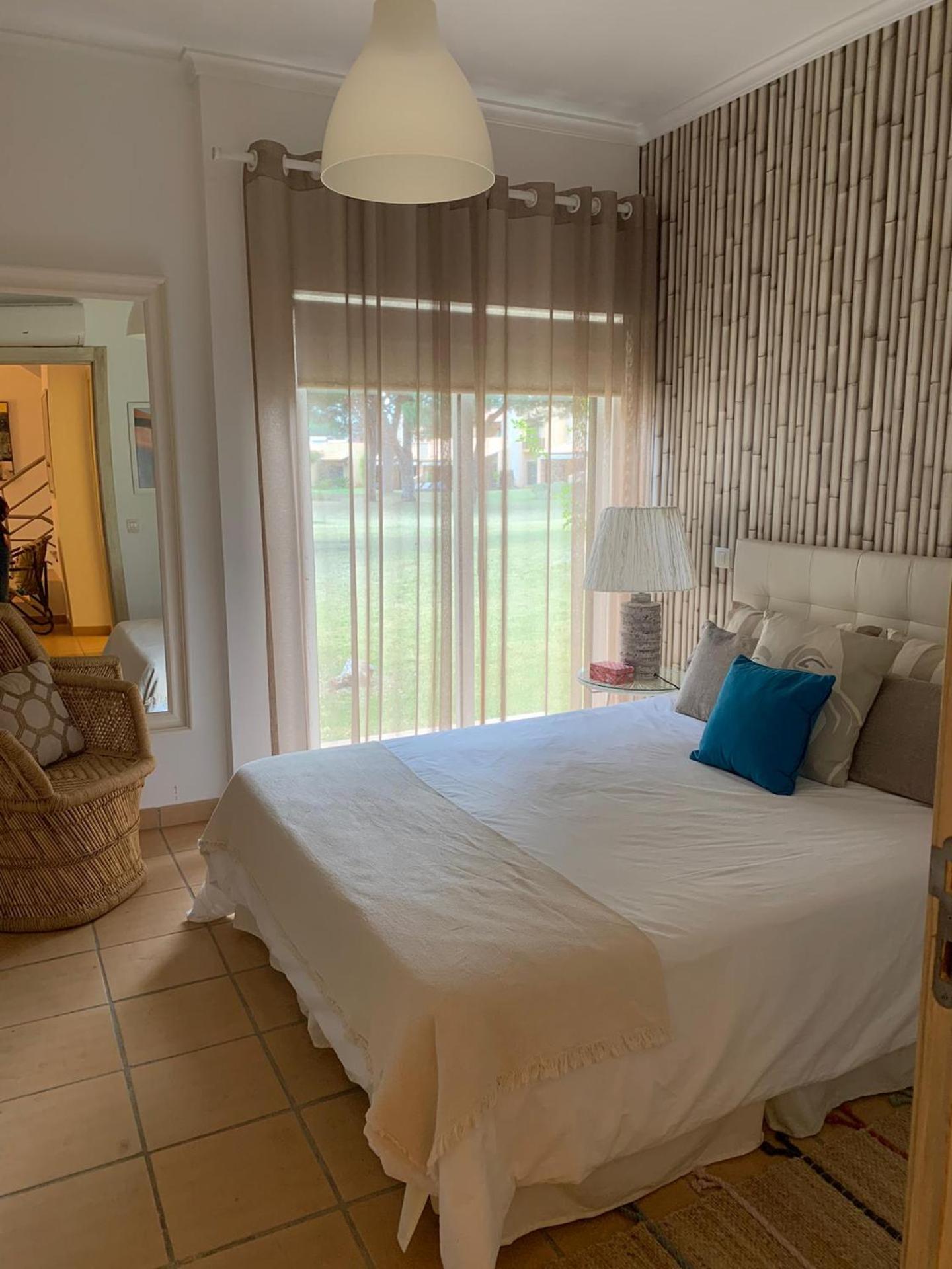 Five-Bedroom House - Photo 16