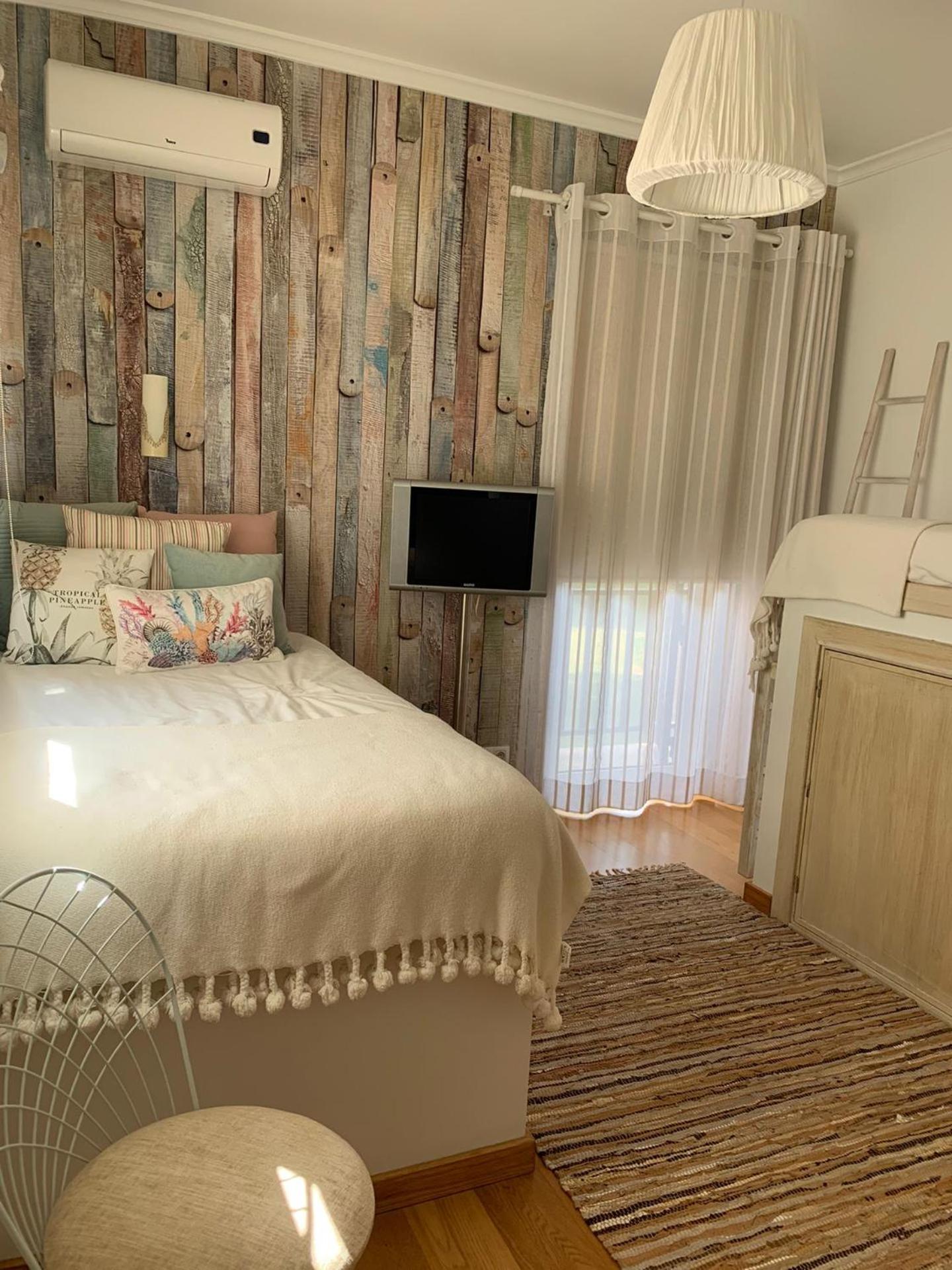 Five-Bedroom House - Photo 17