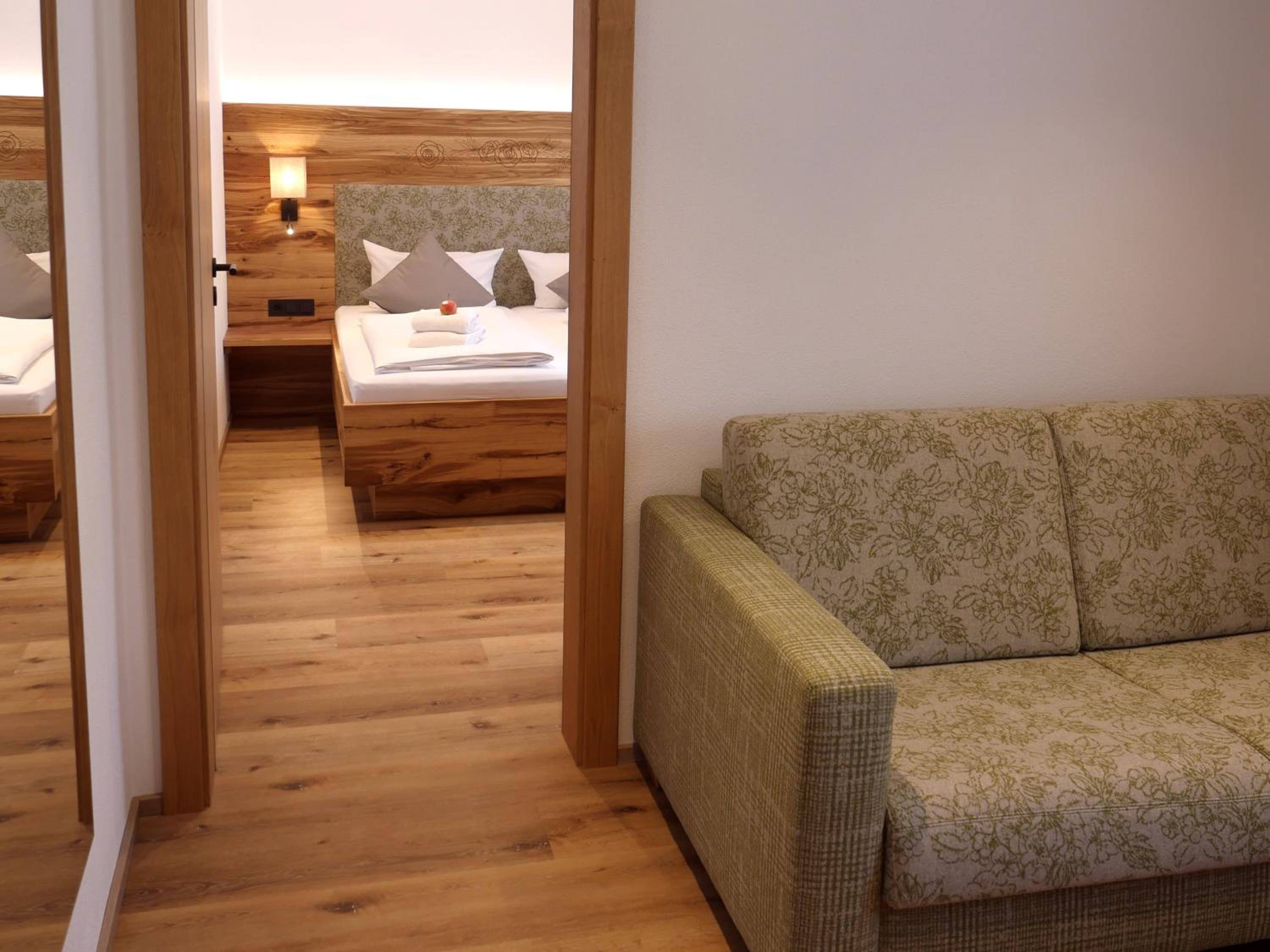 Suite - Photo 1