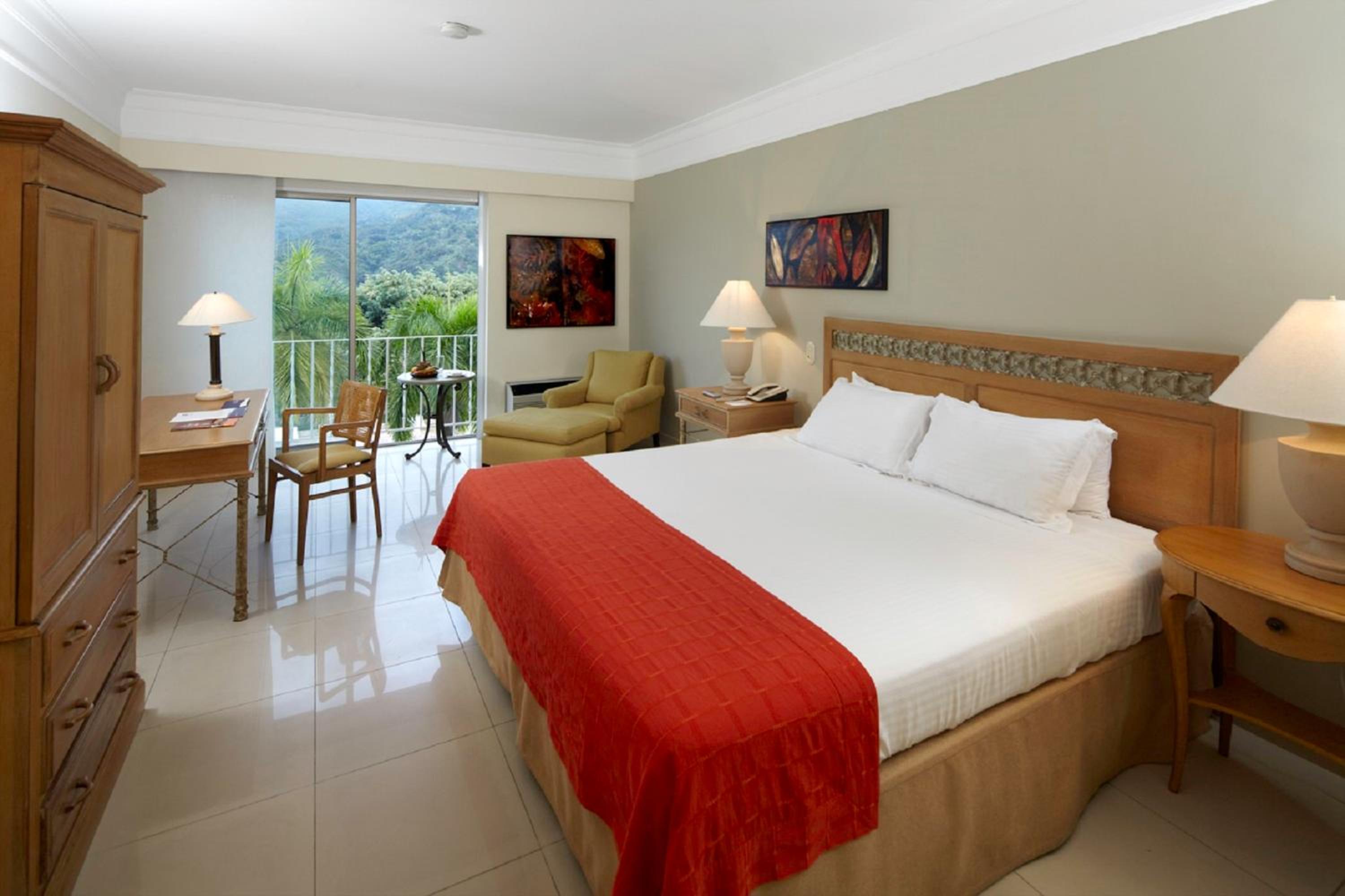 Deluxe King Room photo 2