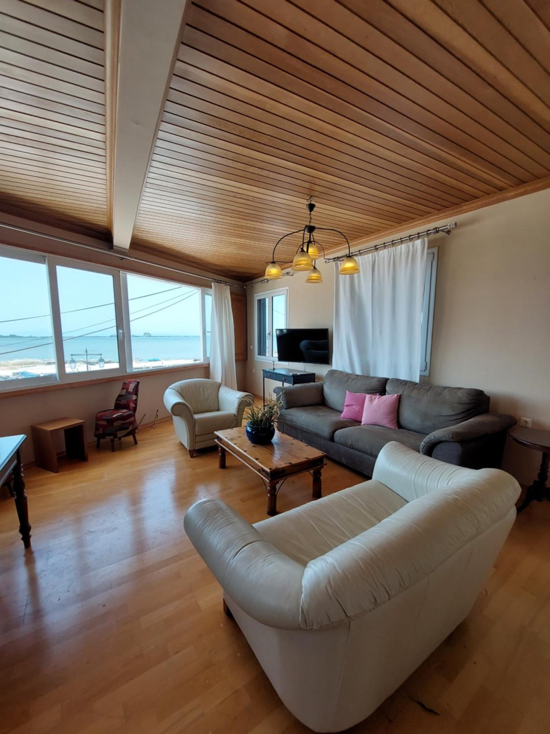 Deluxe Two-Bedroom Apartment (4 Adults)