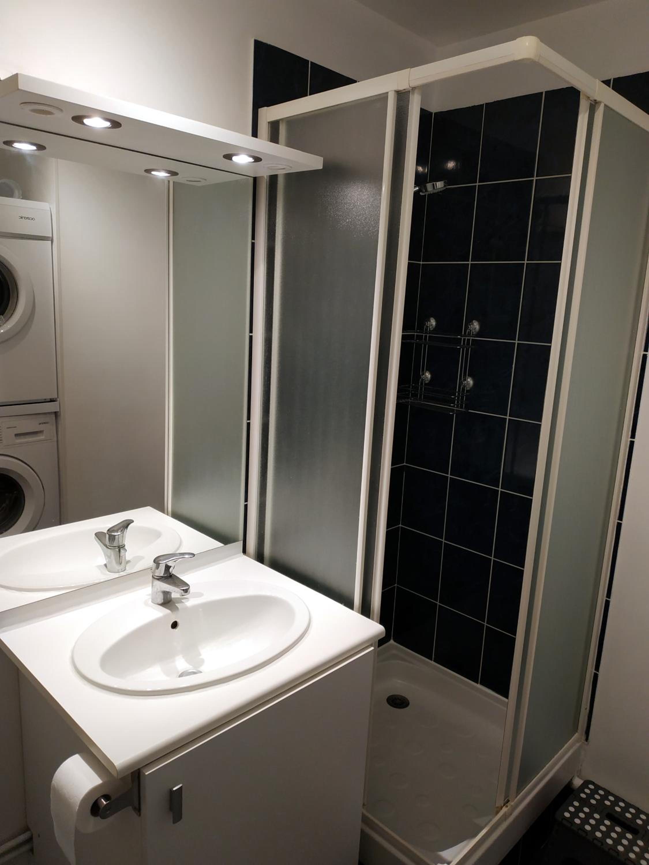 One-Bedroom Apartment - Photo 9