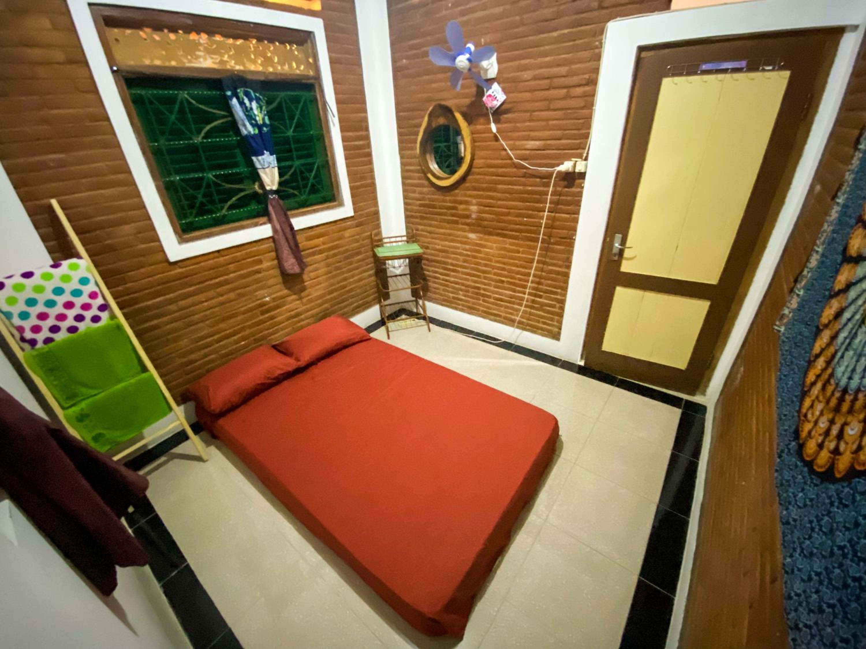 Standard Double Room with Fan - Photo 2