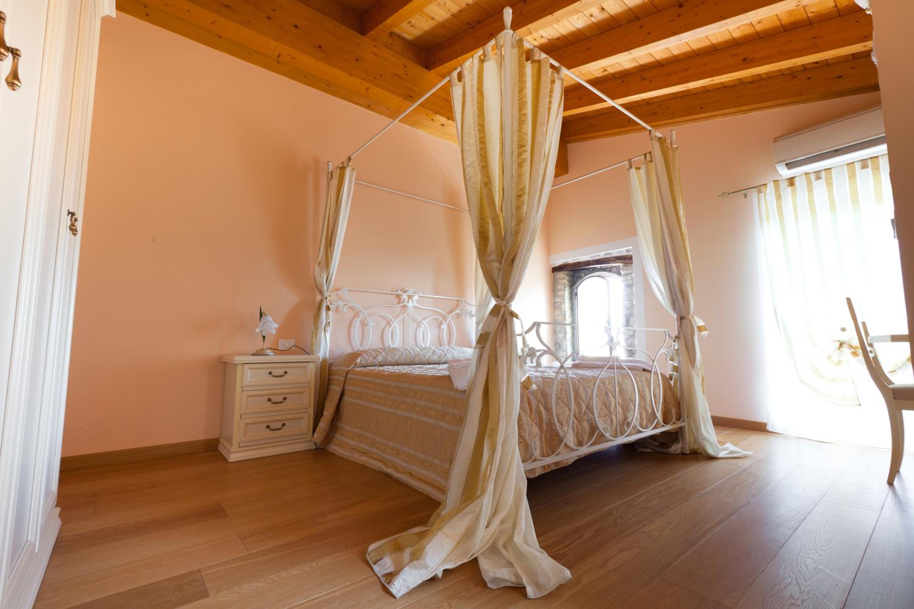 Apartment with Terrace and jacuzzi  photo 1