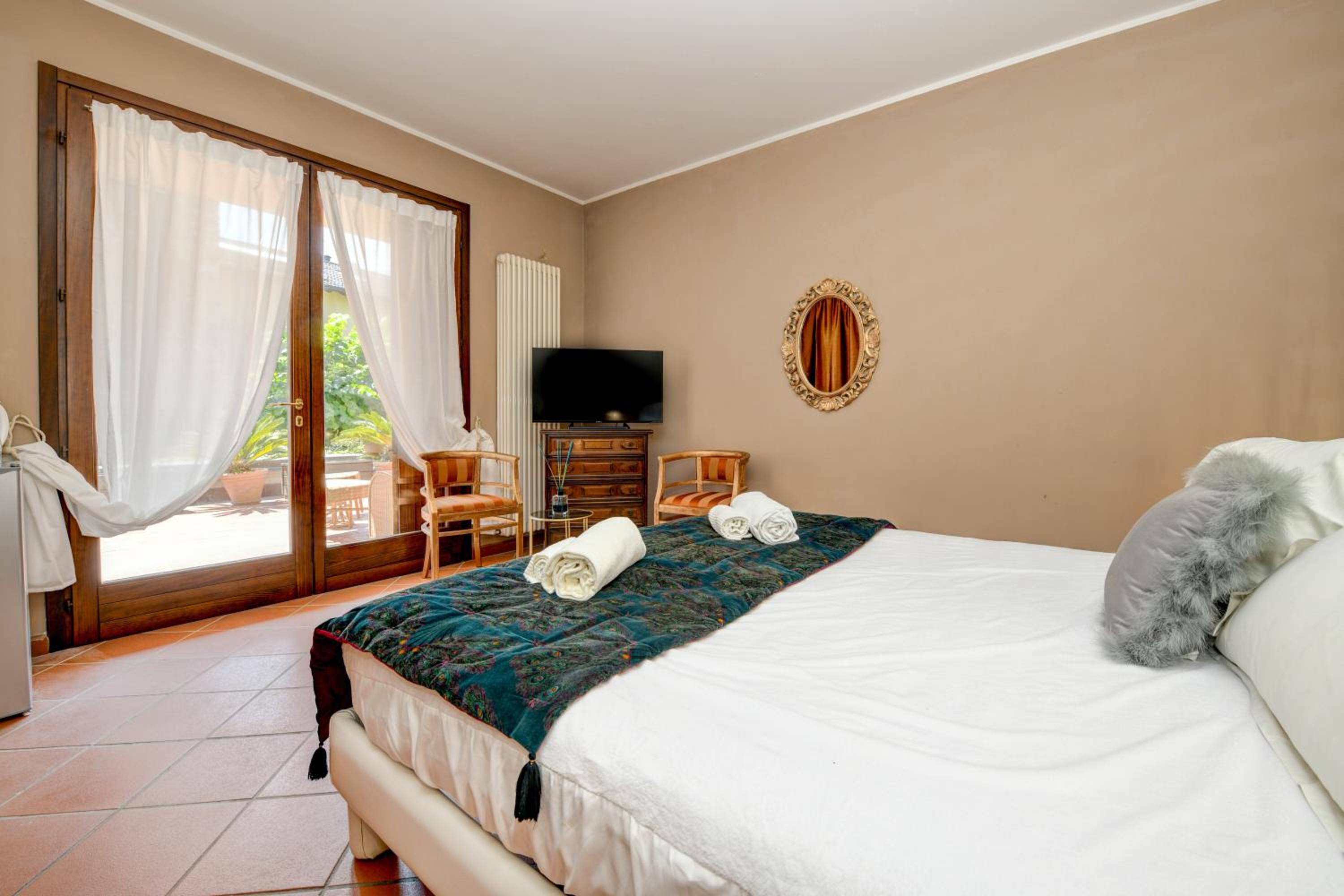 Double Room with Patio photo 2
