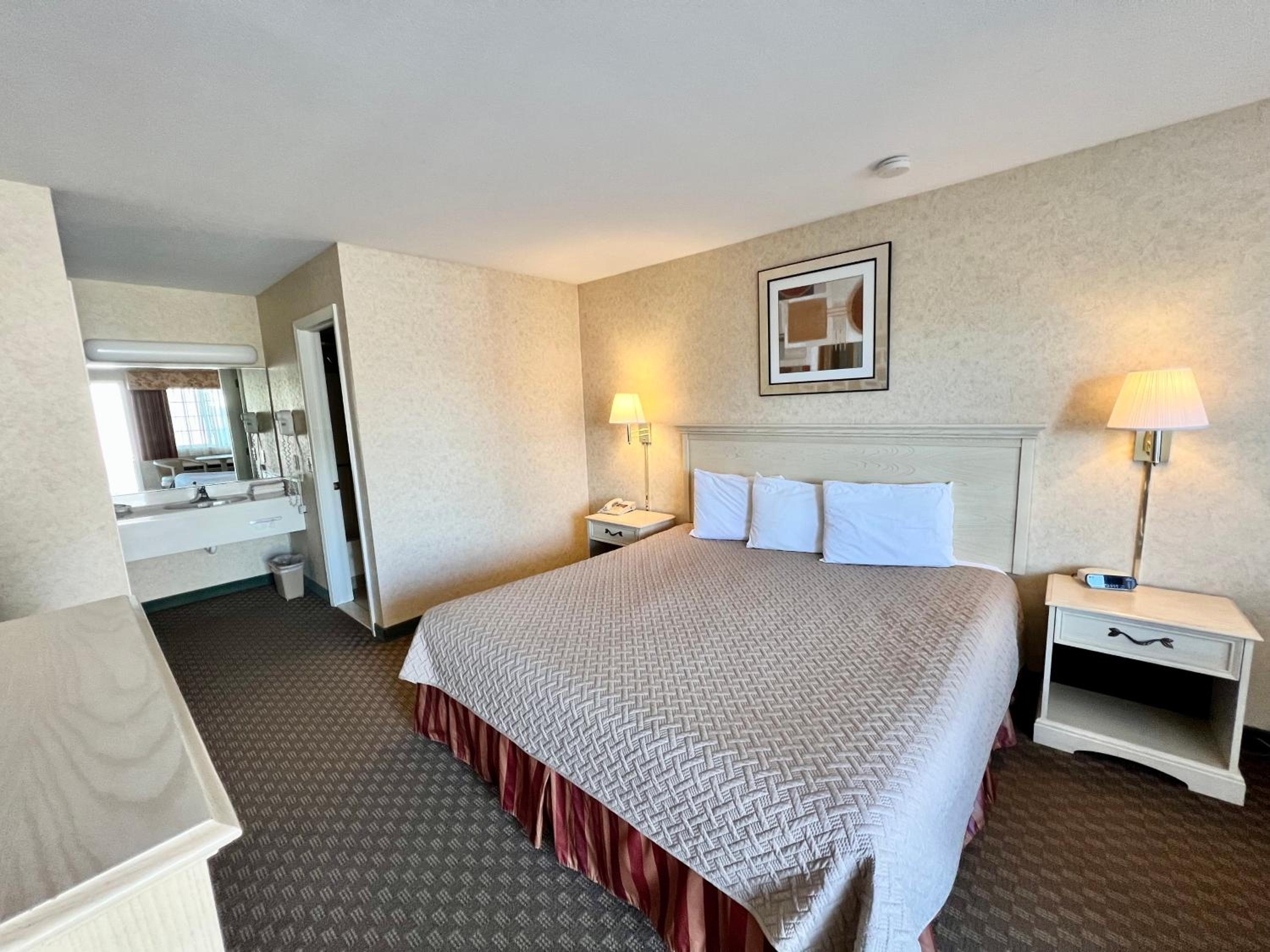 Queen Room photo 1