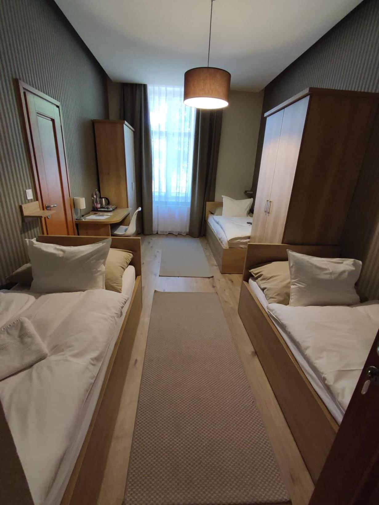 Triple Room with Bathroom - Photo 7