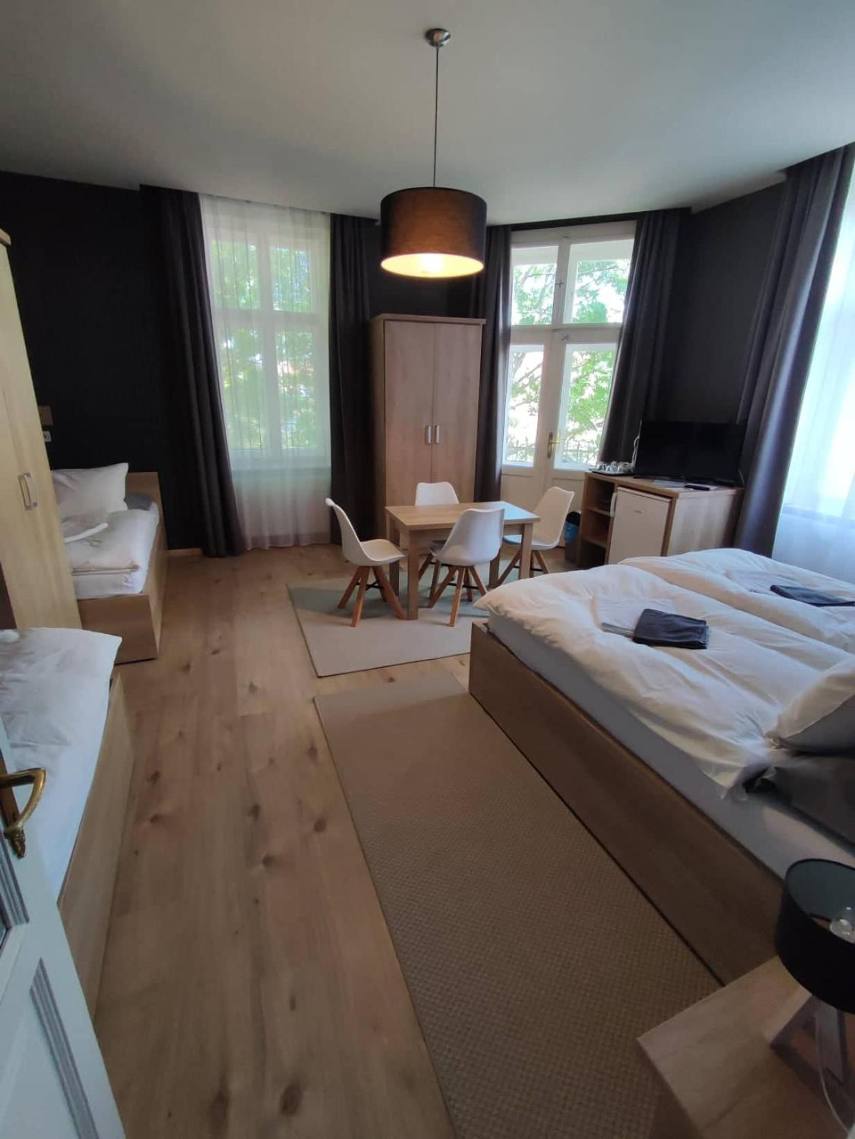 Quadruple Room with Balcony - Photo 3