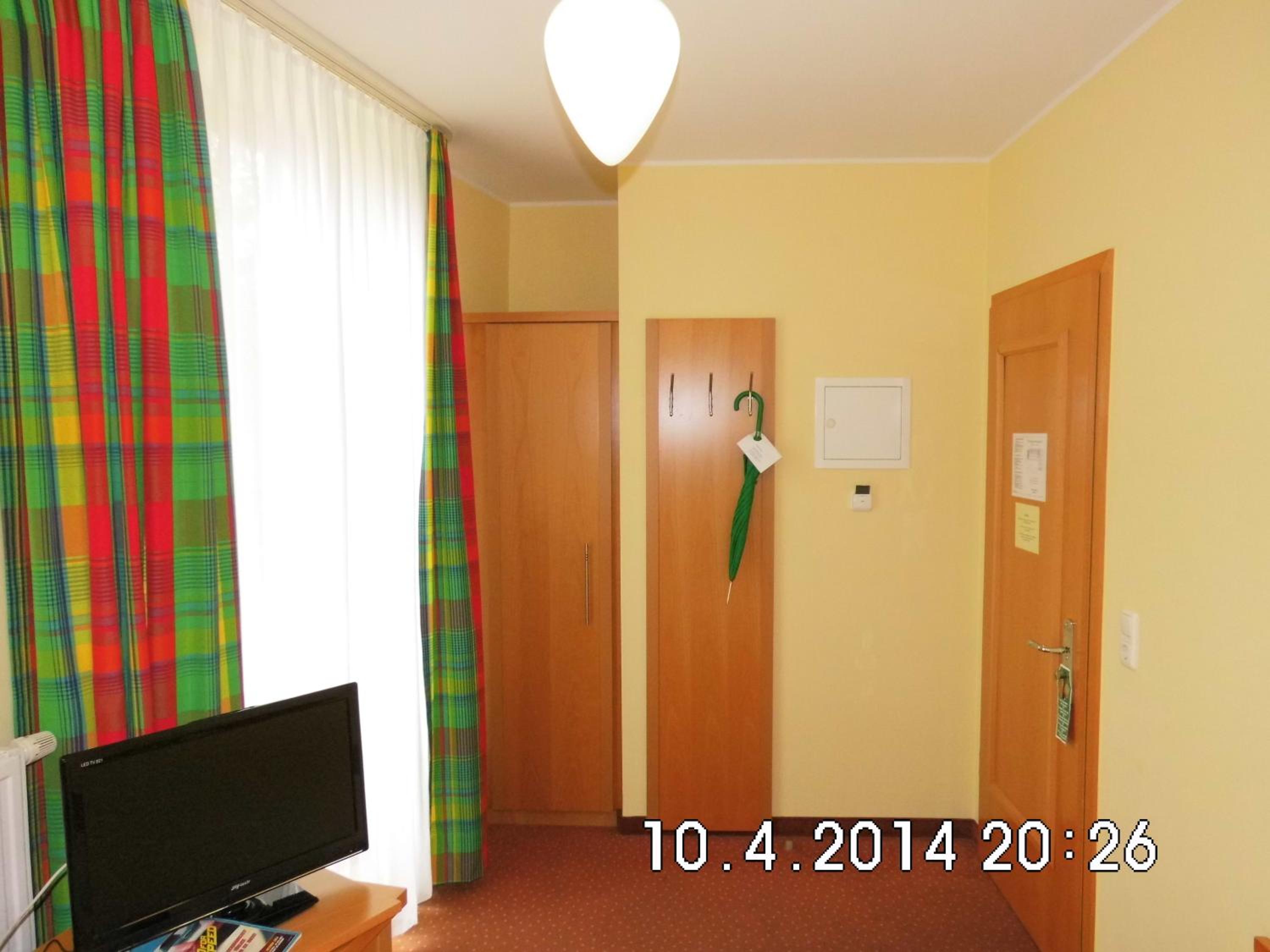 Single Room photo 3