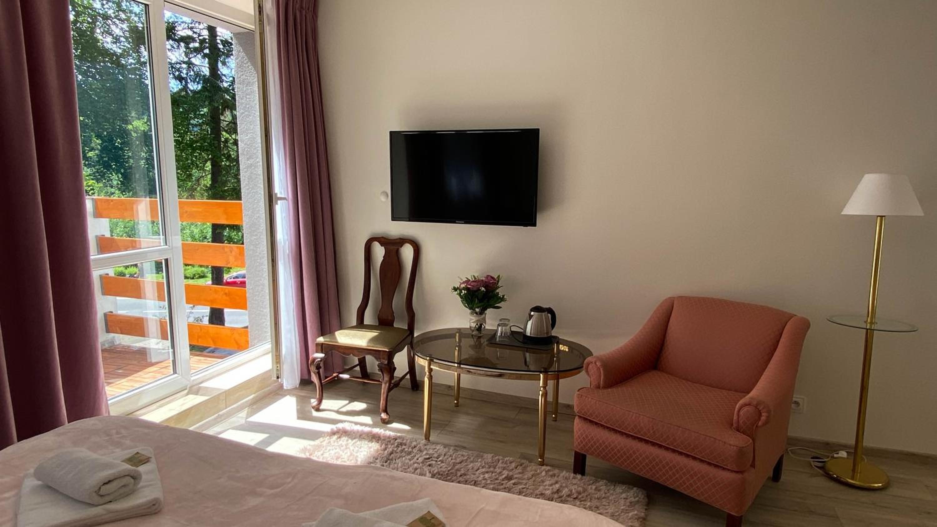Queen Room with Balcony photo 3