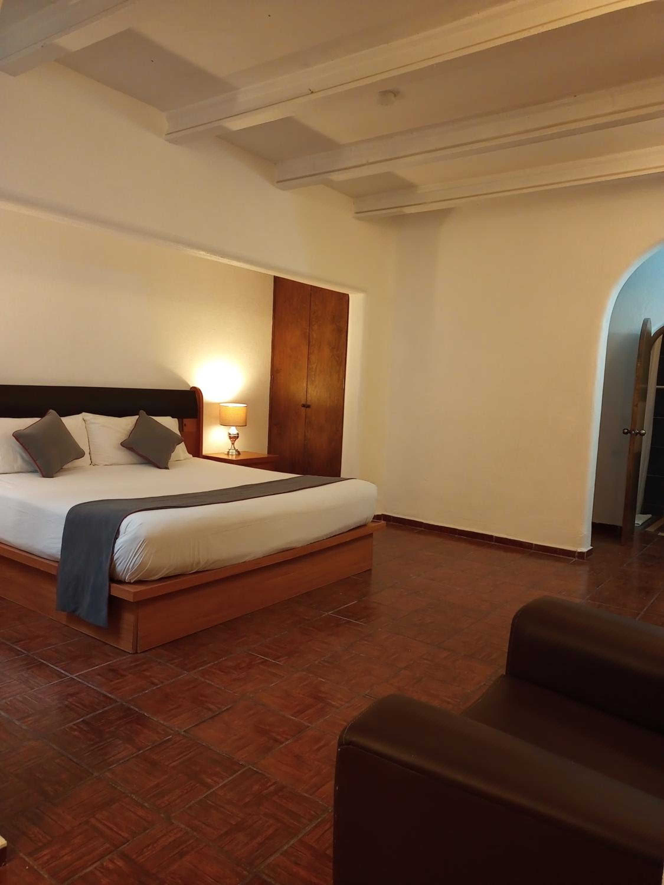 Suite - Photo 6