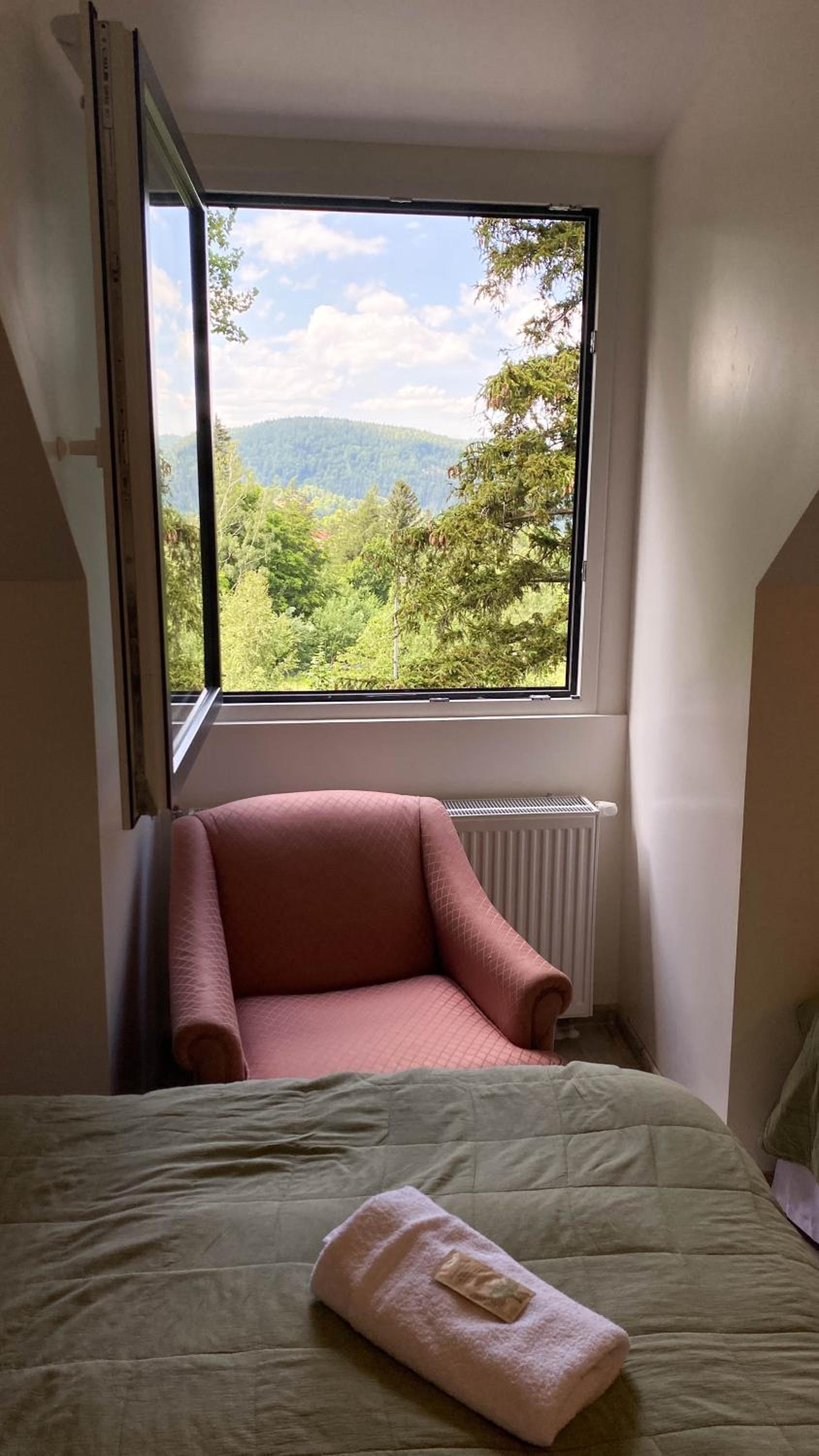Quadruple Room with Private Bathroom photo 2