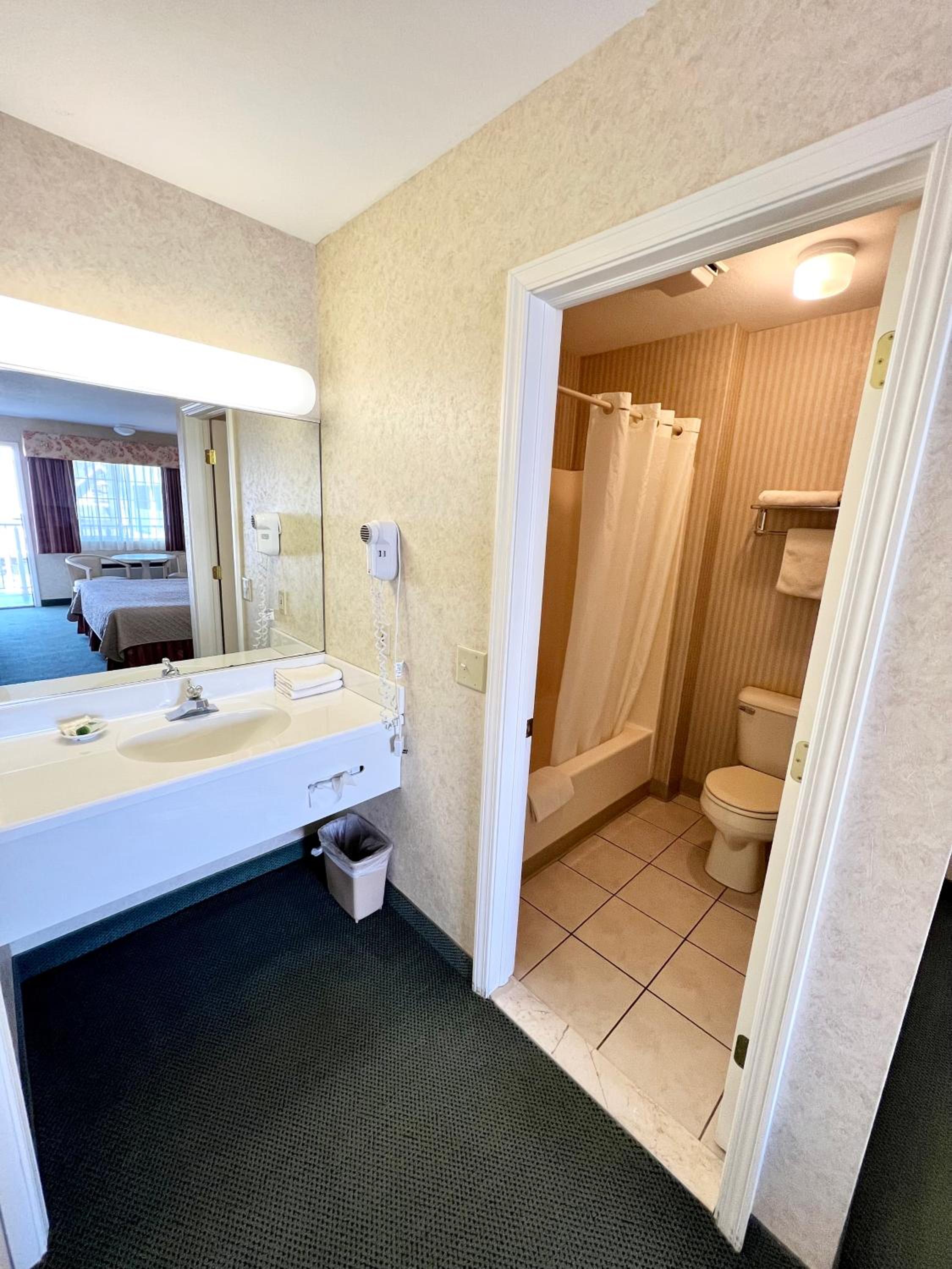 Queen Room photo 3