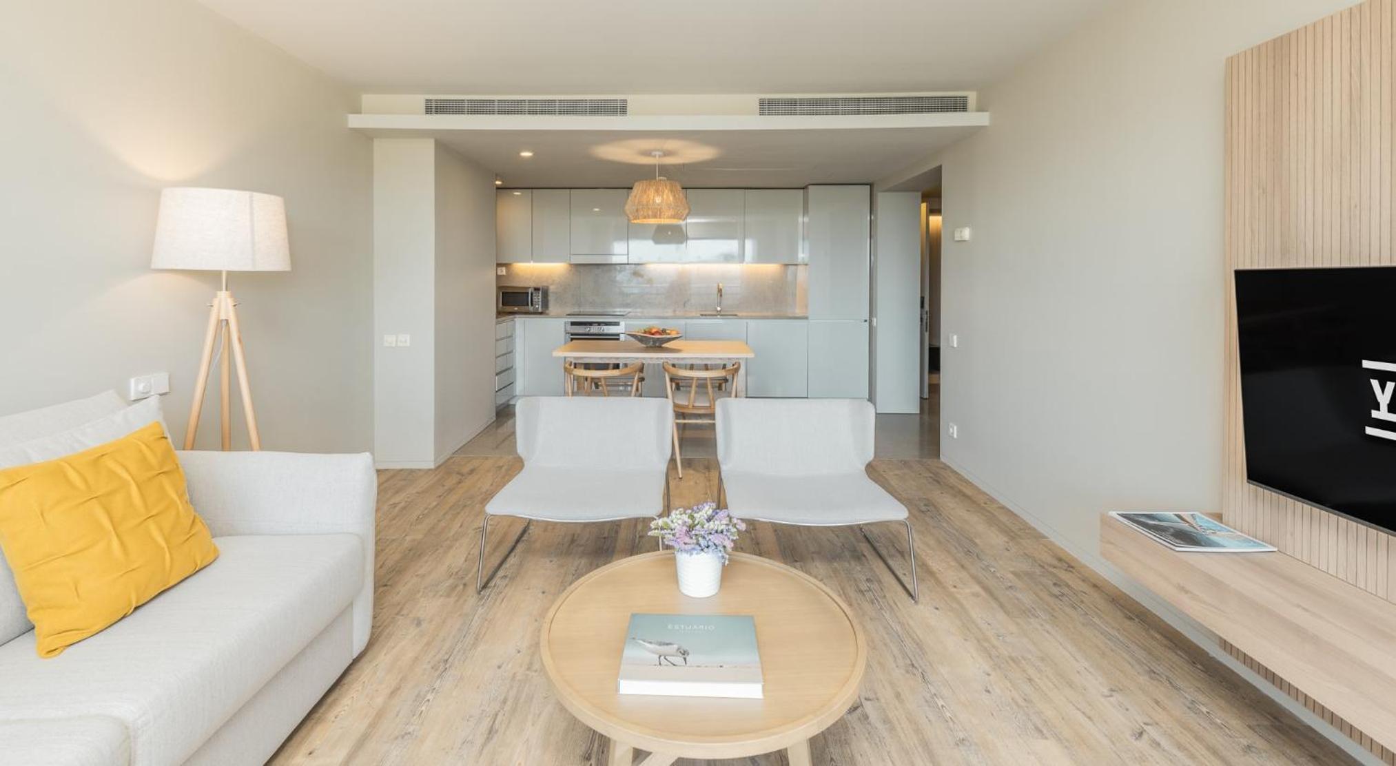 Premium One-Bedroom Apartment with River View - Photo 3