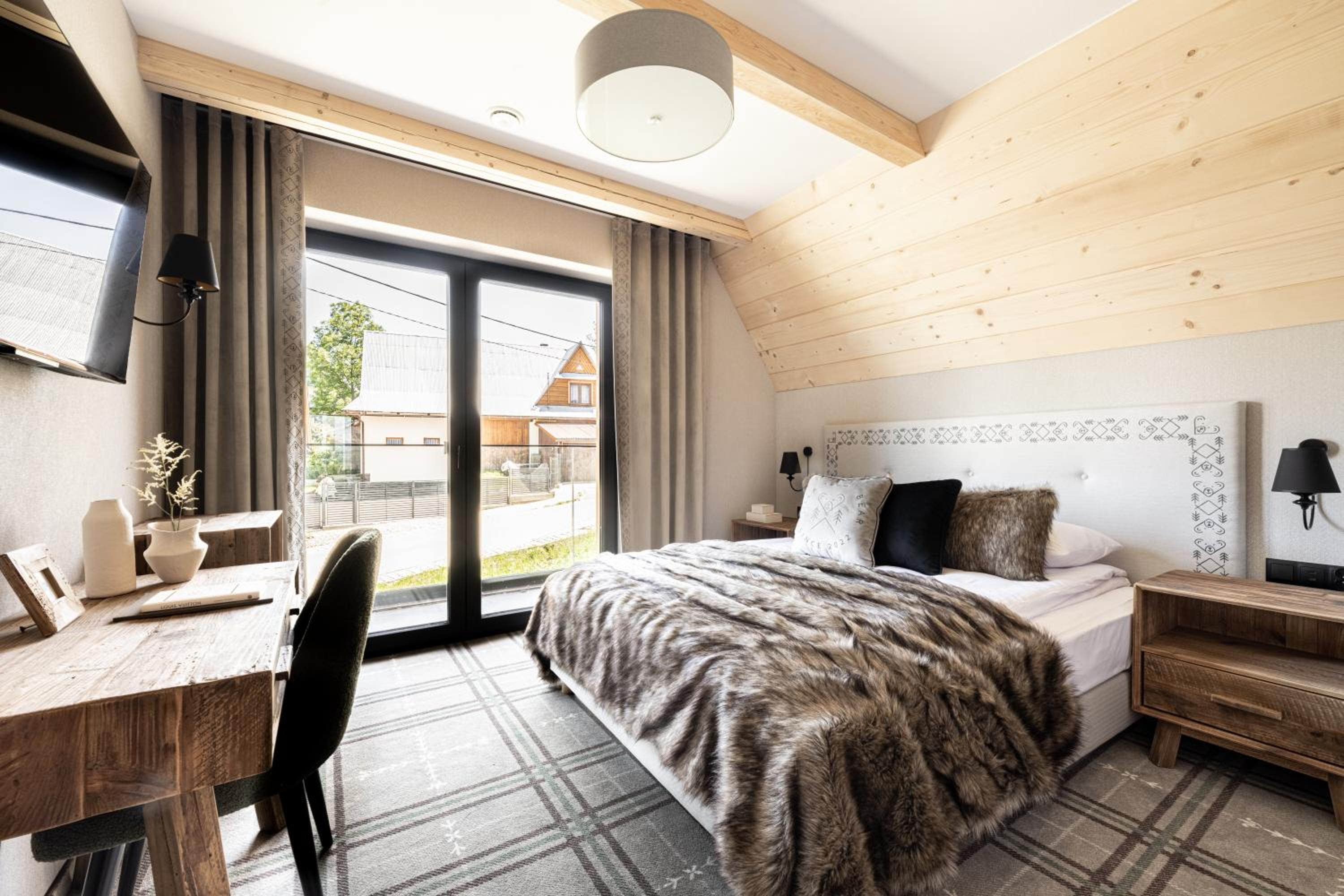 Deluxe Double Room with Balcony photo 2