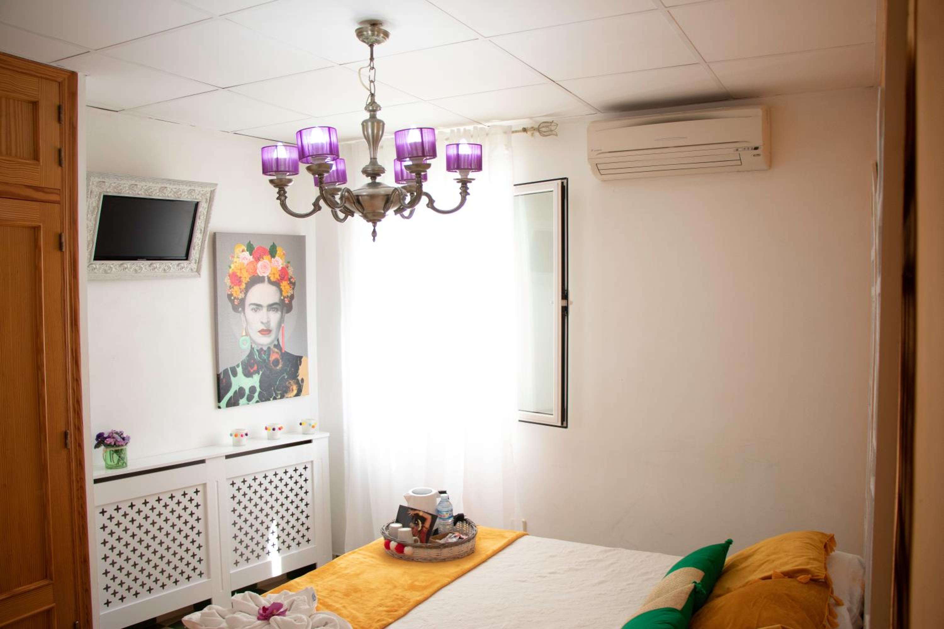 Double Room with Private Bathroom - Photo 27