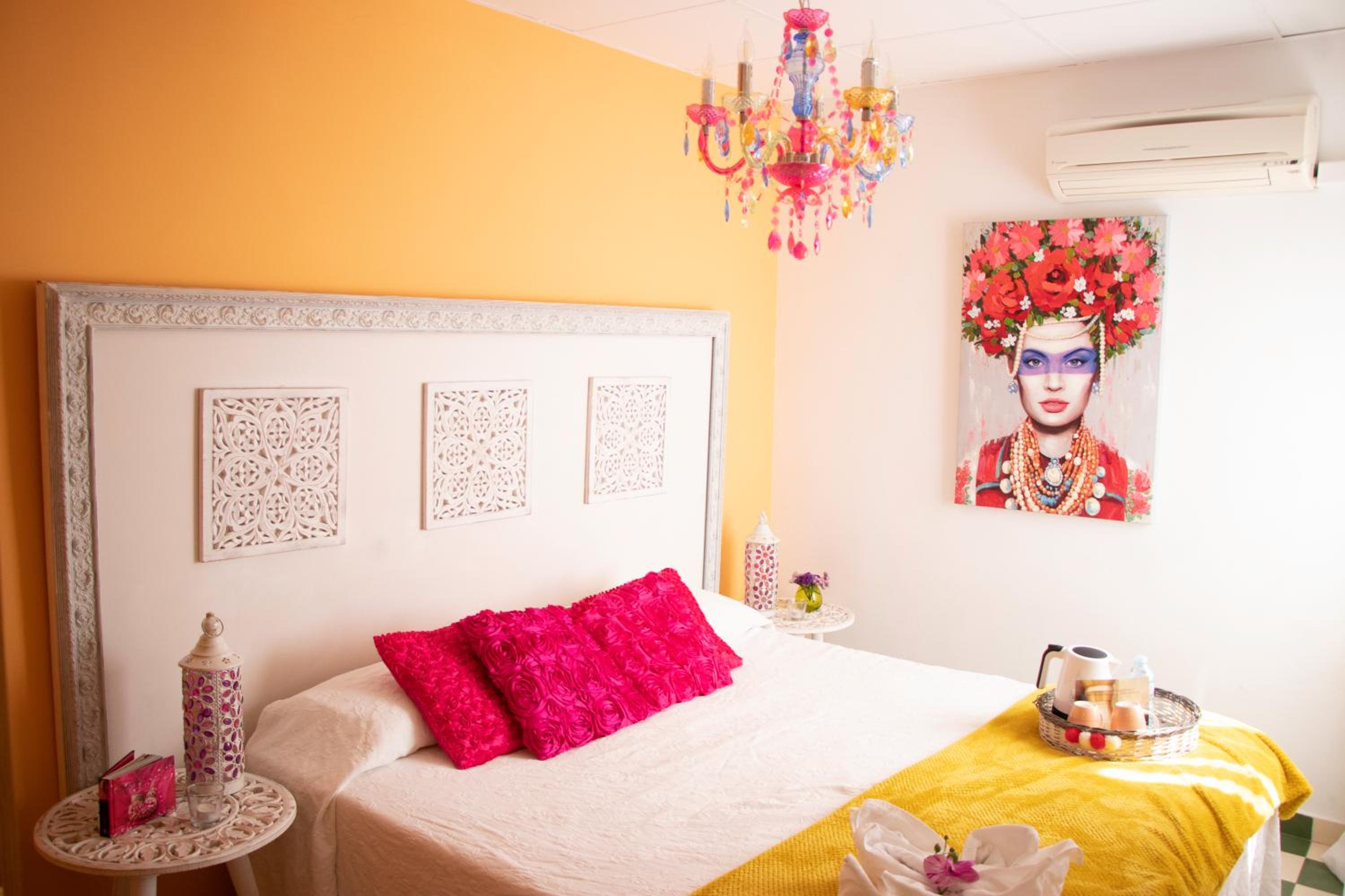 Double Room with Private Bathroom - Photo 38