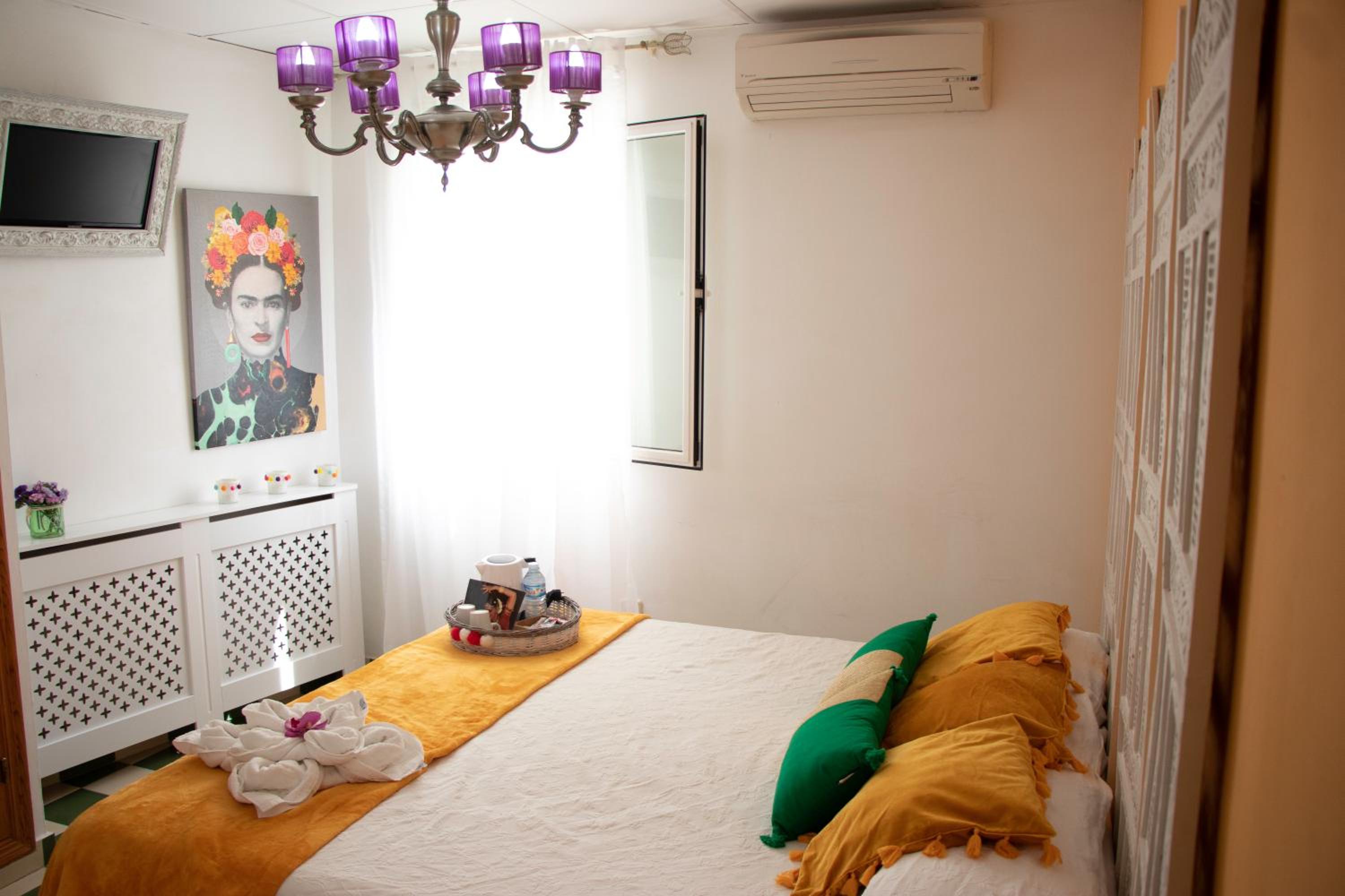 Double Room with Private Bathroom - Photo 39