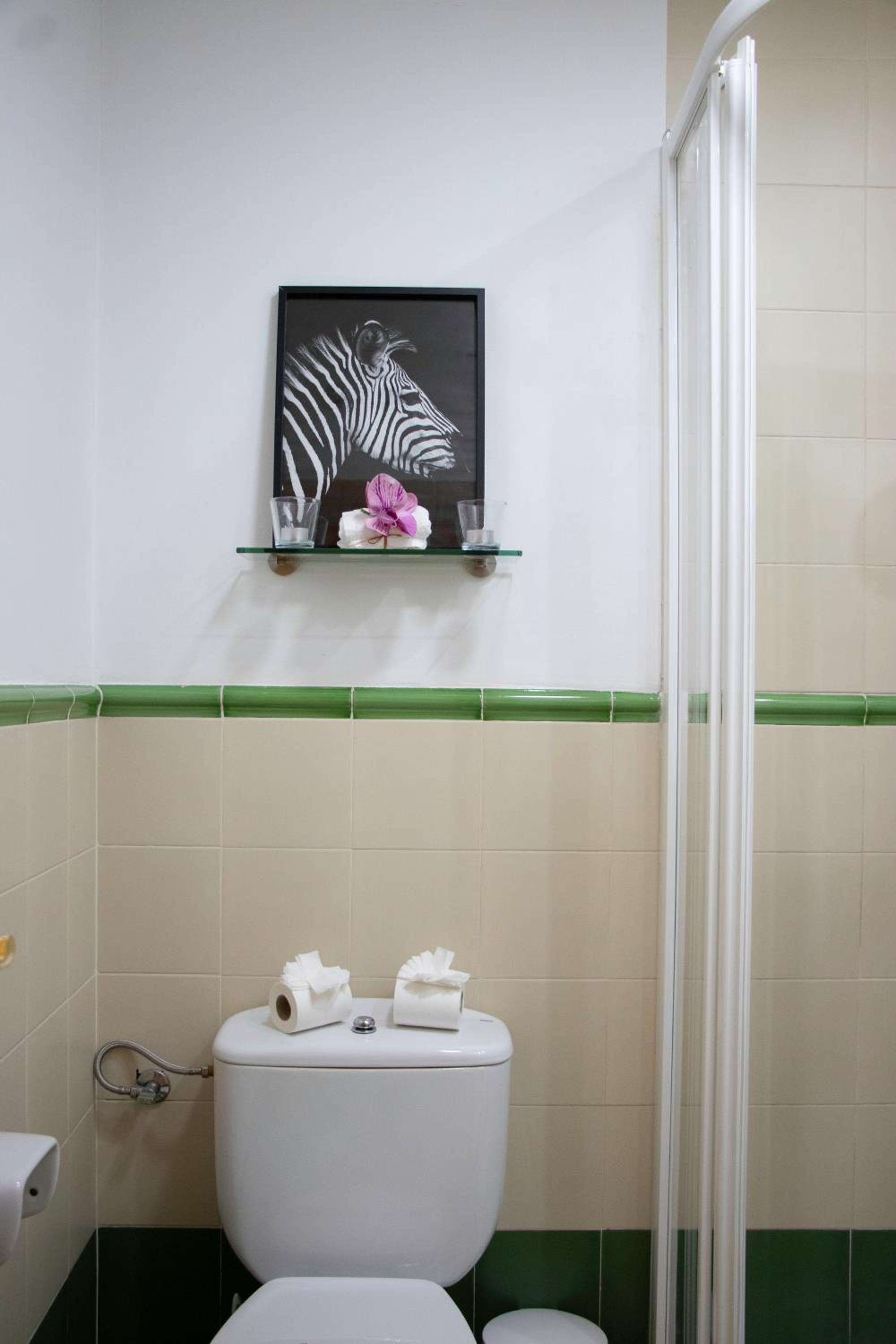 Double Room with Private Bathroom - Photo 44